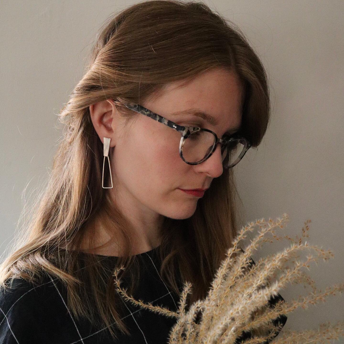 E A R R I N G S
Doing a spot of photography today and these are some new earrings on the website! A &lsquo;drift&rsquo; silver shape makes up the top of the earring with a hanging triangle below. Super chic and a hero piece for everyday wear if you l