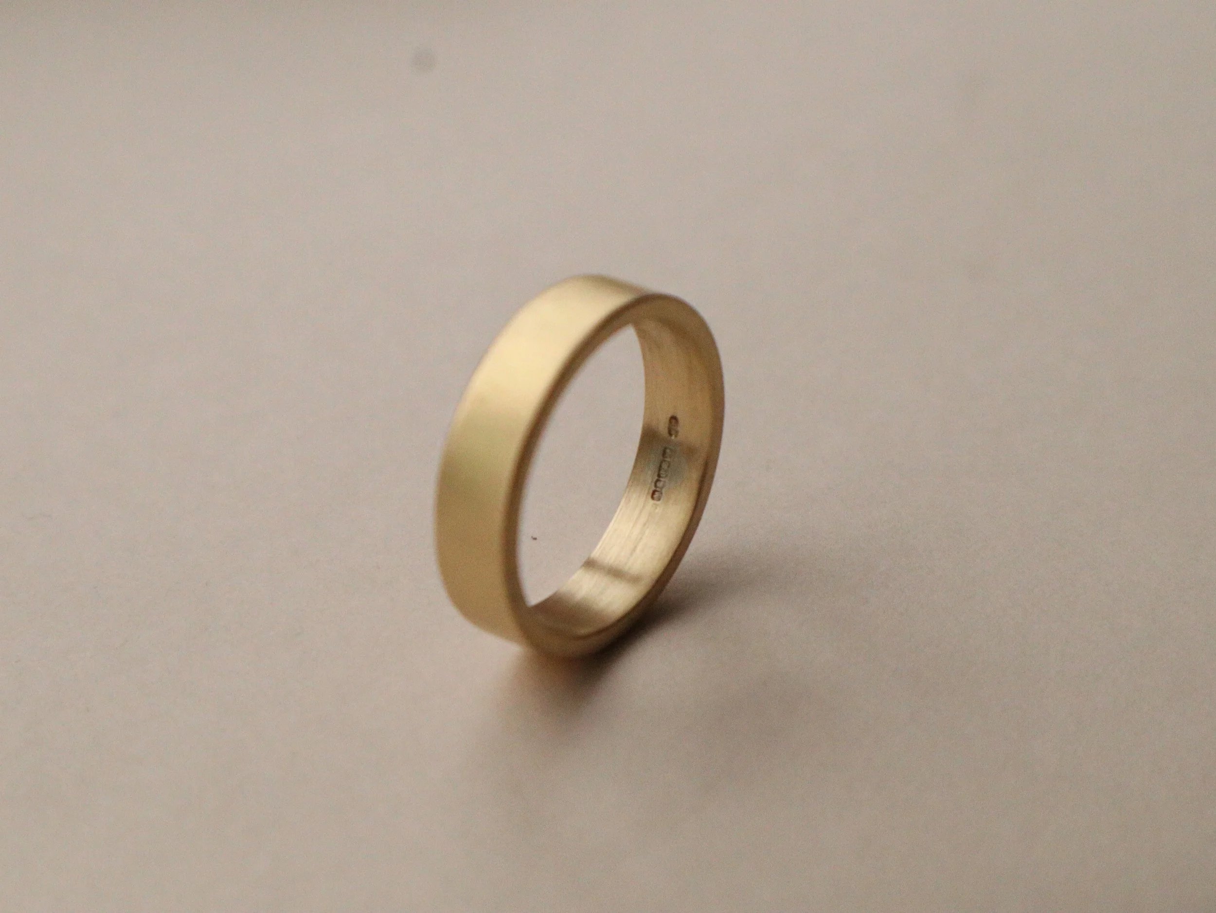 18ct gold ring 