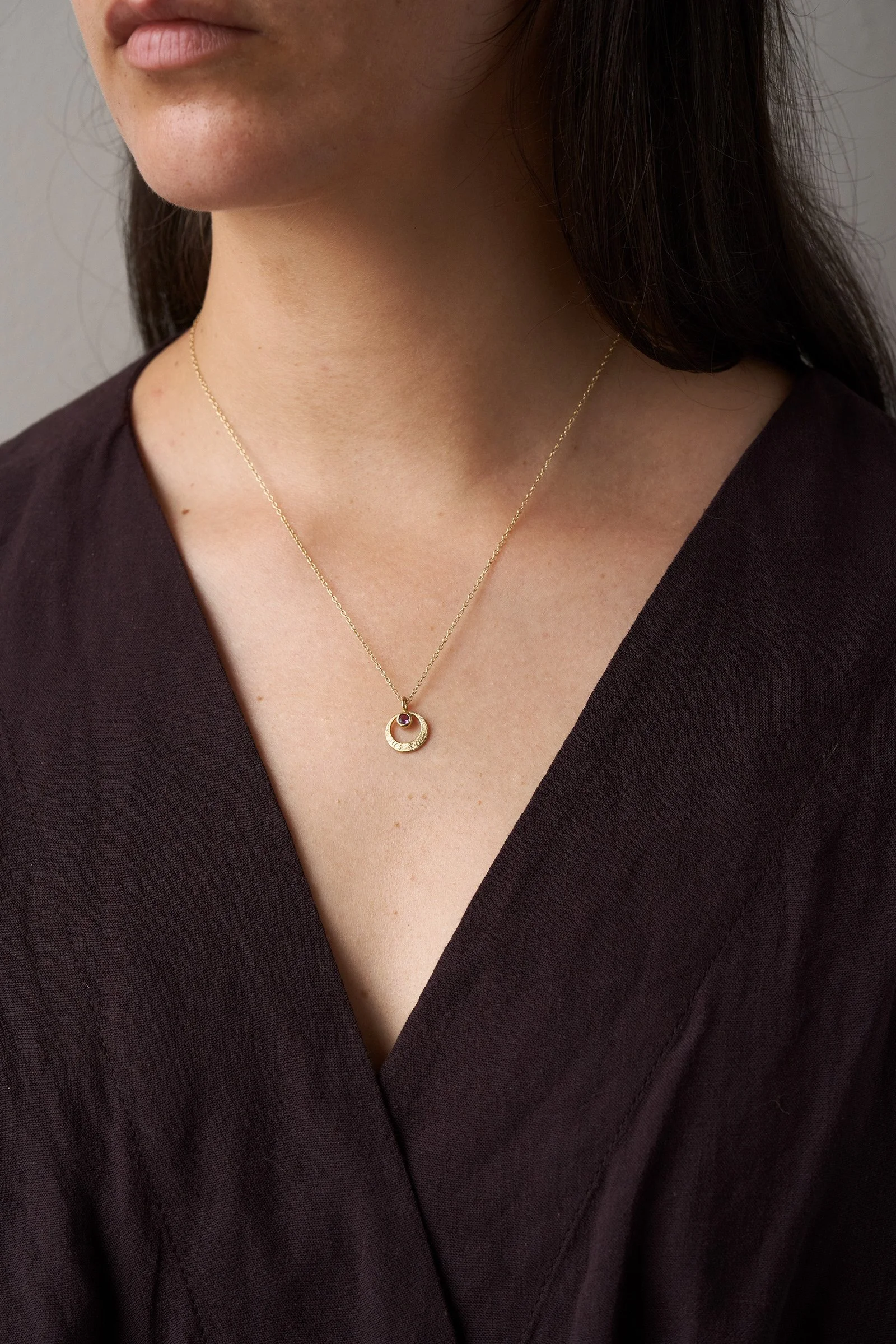Washer Pendant with Sapphire, 18ct Gold with 9ct Gold Chain