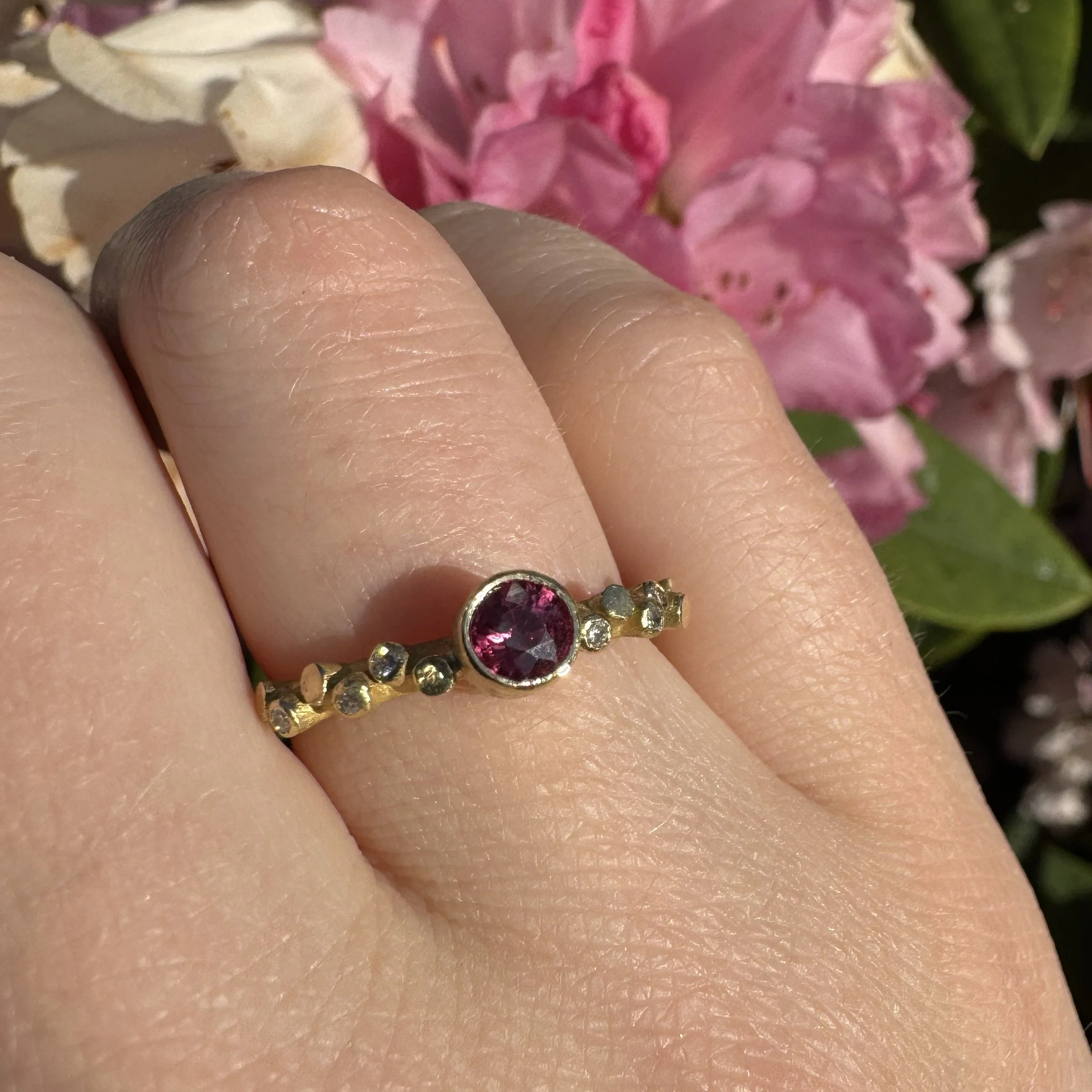 Ruby ring in 18ct gold with scattered diamonds