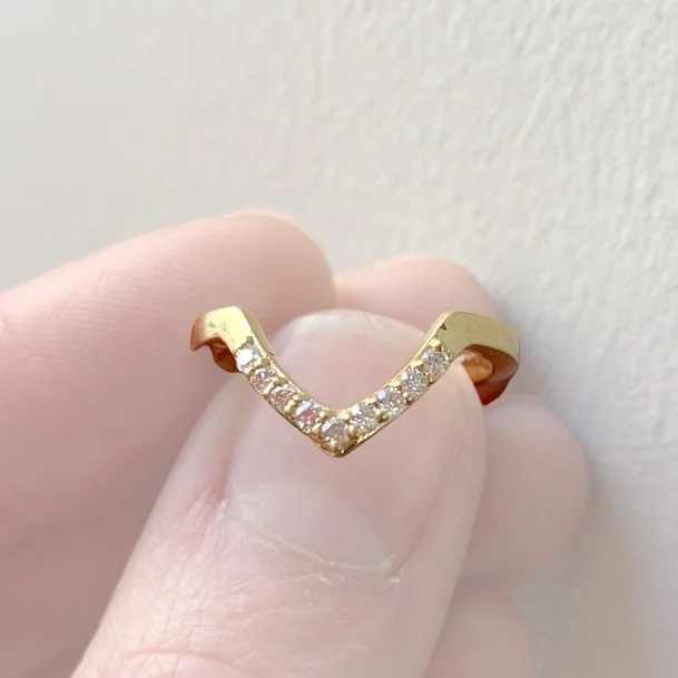 V shaped 18ct gold wedding band with diamonds