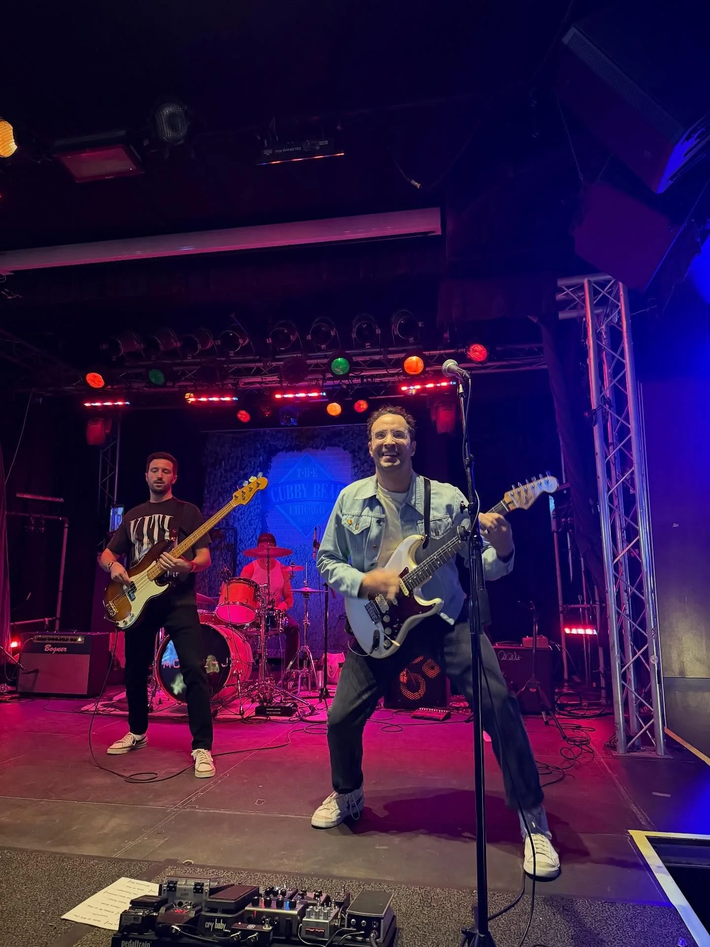 Scenes from an epic night at @cubbybearwrigley , with thanks to the SixFiveFour for playing with us and taking some of these great snaps. Add&rsquo;l photo credits to @rodolfopmaciel . A holly jolly mosh pit to all.

Next up: @reggieslive with @eveni