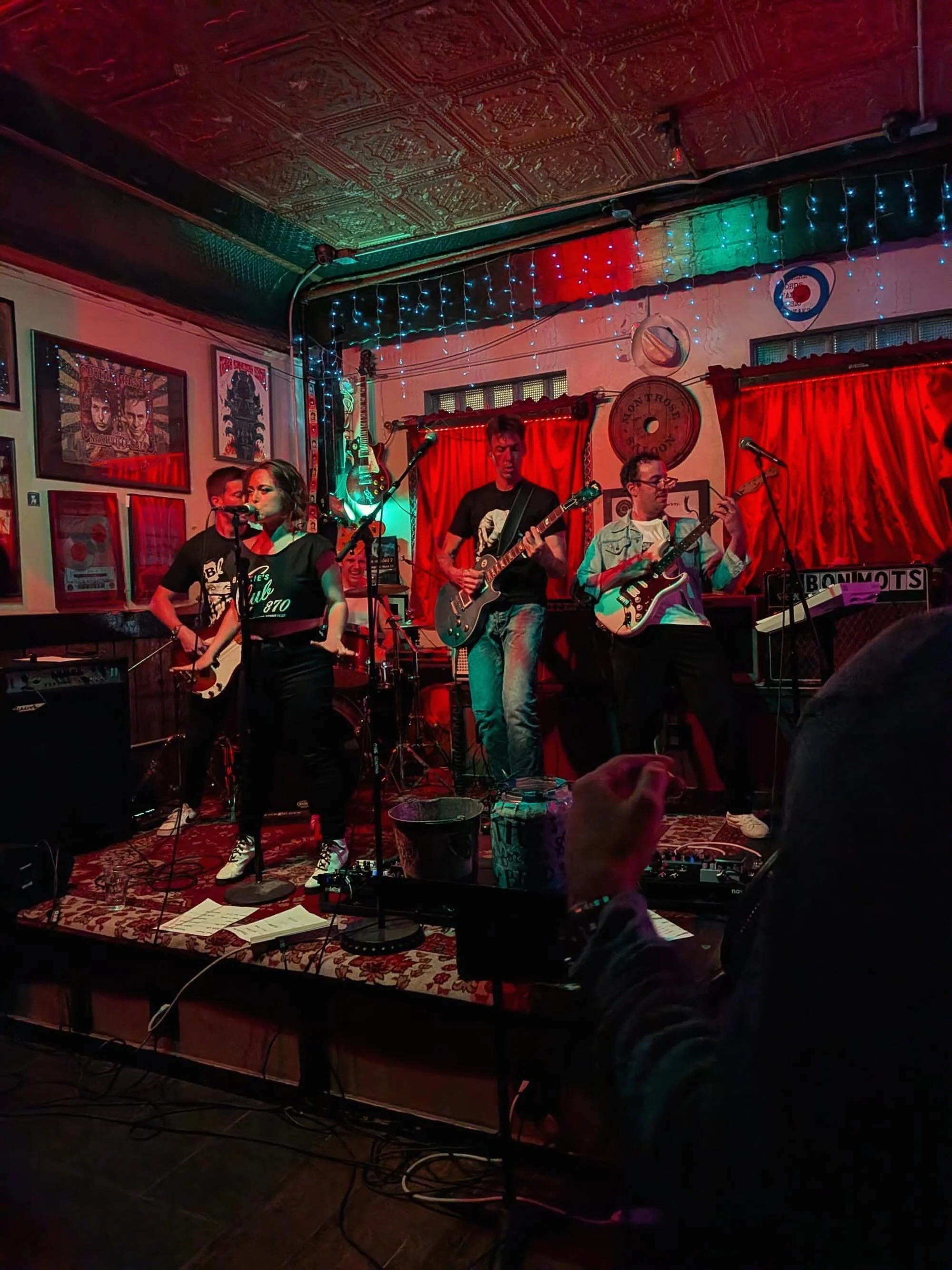 WHAT A NIGHT AT @themontrosesaloon !!!

Thanks to everyone who came out and made it an incredible evening, to Super Creeps, to Who&rsquo;s This Mary, and everyone at the Saloon. We ❤️ you all, punkrockers. Watch this space for more photos and clips t