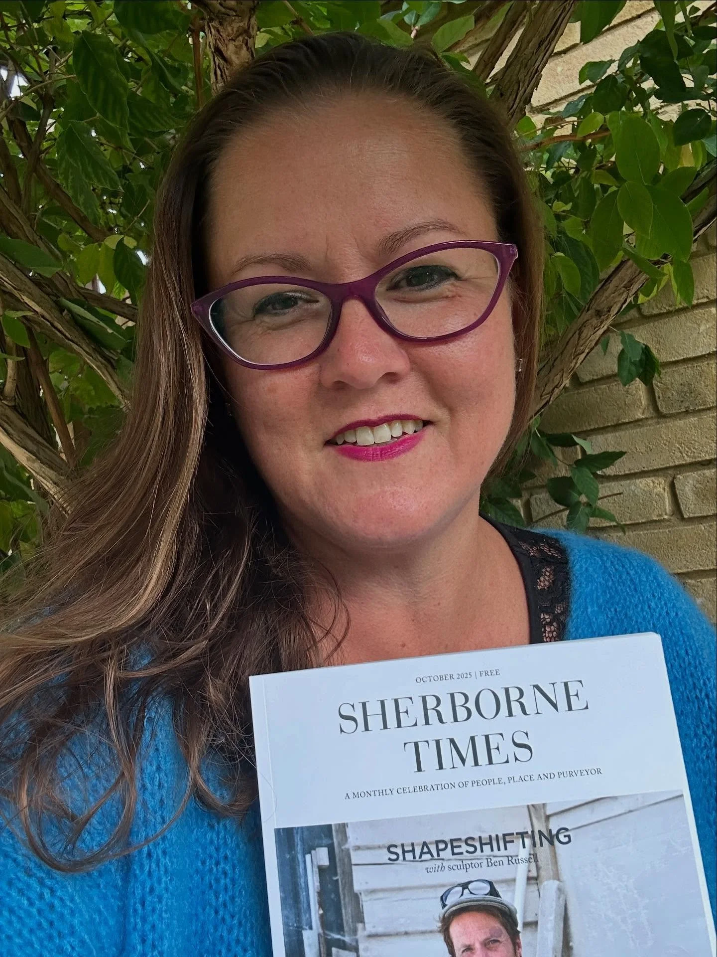 What a lovely treat to find an article featuring my recent project at @dorset_county_hospital in the @sherbornetimes 
The piece, written by Suzy from @artsinhospital , highlights the health and wellbeing benefits of including artwork in Clinical spac