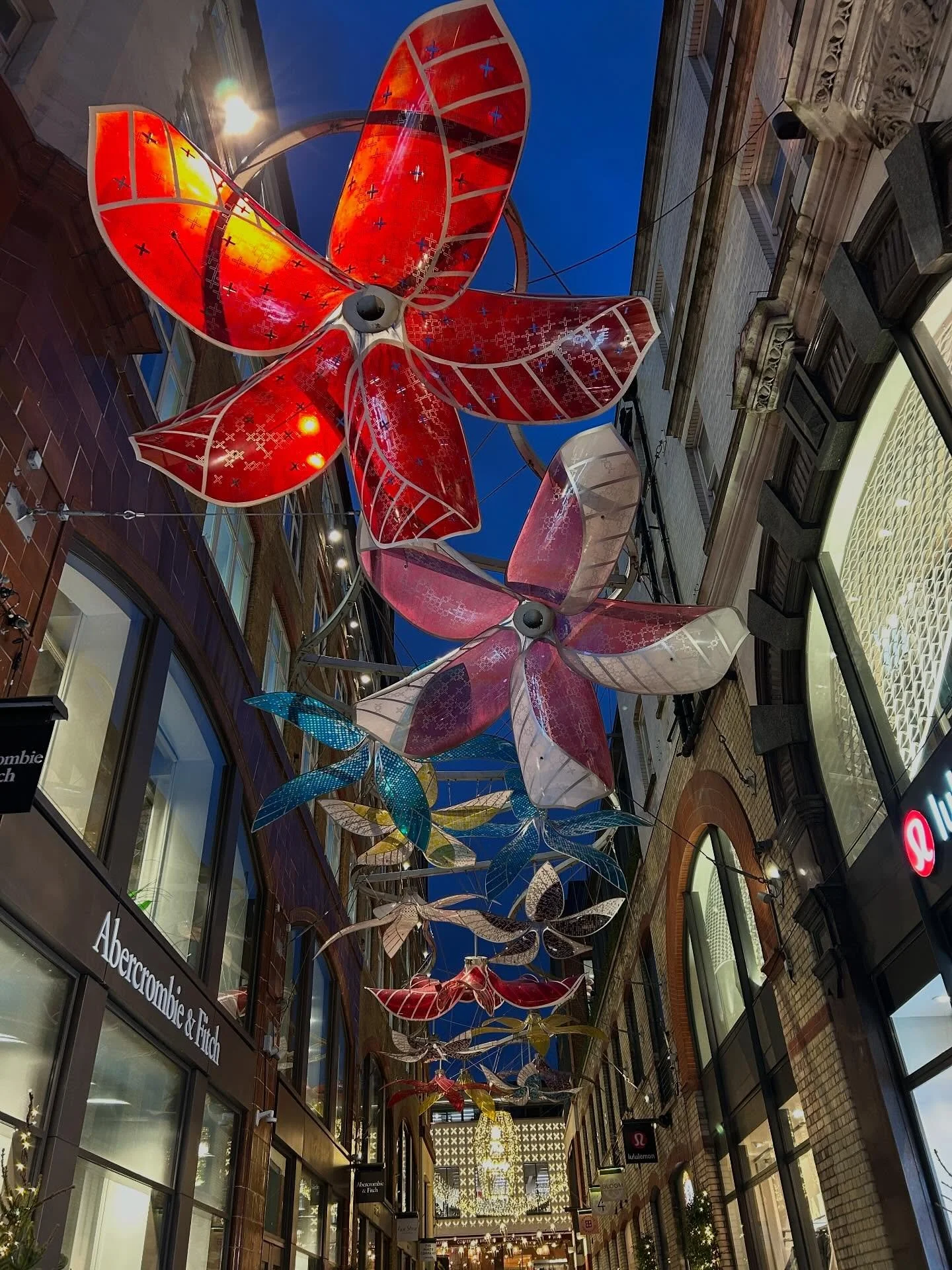 A quick trip to the capital to listen to some quality musicians and I happened upon these fabulous structures.  Biophilic design, large scale&hellip; bringing nature inspired joy to the city centre. (If anyone knows the artist, please tag them.). Tha