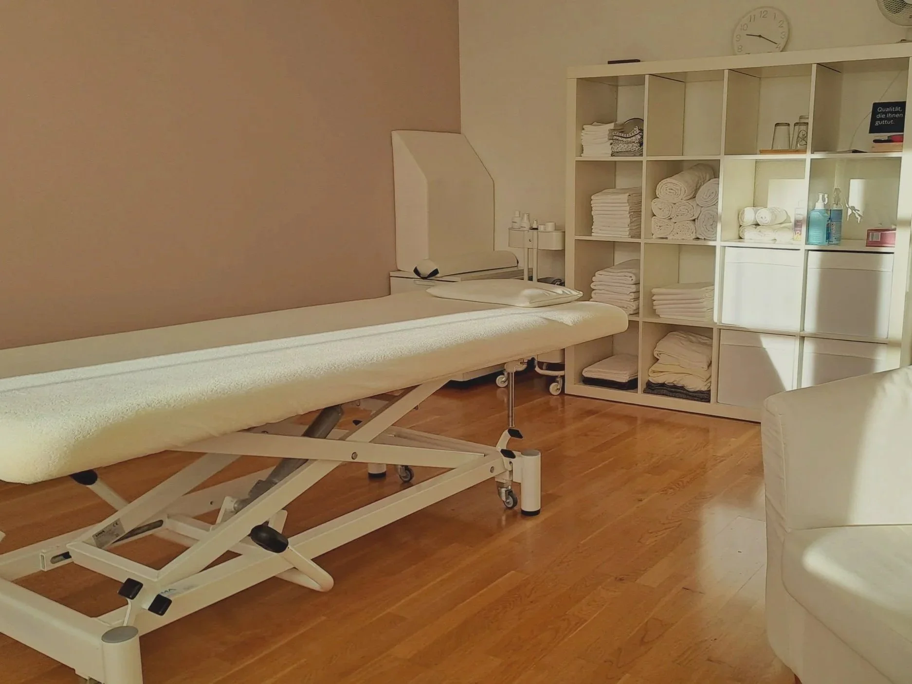 Medizinische Massagen wie manuelle Lymphdrainage und Bindegewebsmassage in der Praxis Stehender Kreis im Herzen von Luzern. Besonders hilfreich bei Lymphödemen und Lipödemen. Bei Krankenkassen anerkannt.