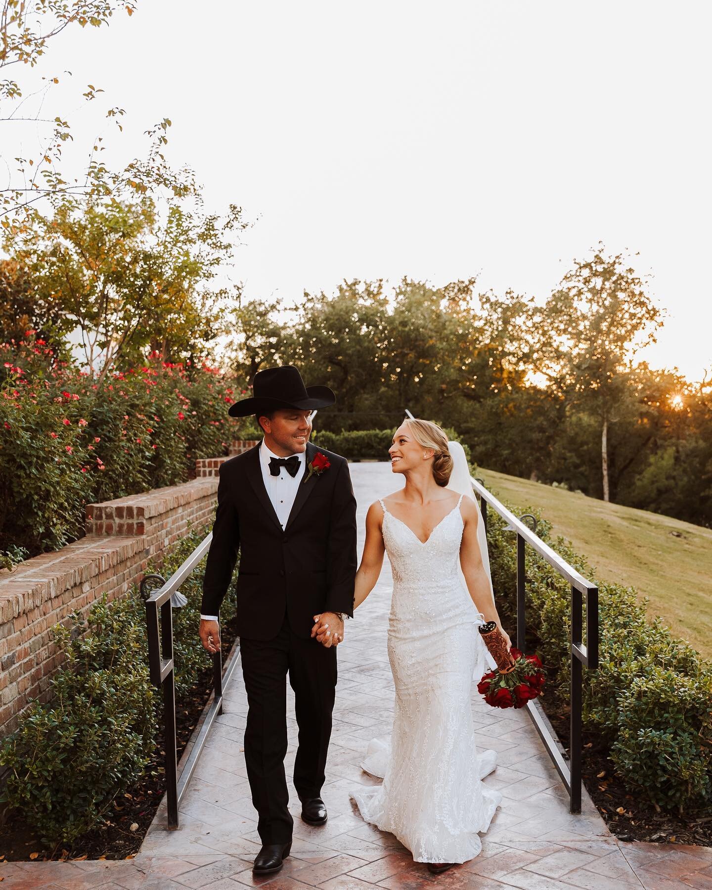 Introducing Haley + Koby Tuck✨
I&rsquo;m finally home after a week of shoots in Sanger / Palestine / Trophy Club and a wedding in Weatherford! The wedding was absolutely BEAUTIFUL! ✨Y&rsquo;all checkout The Springs Venue in Weatherford! 
.
.
#kristaf