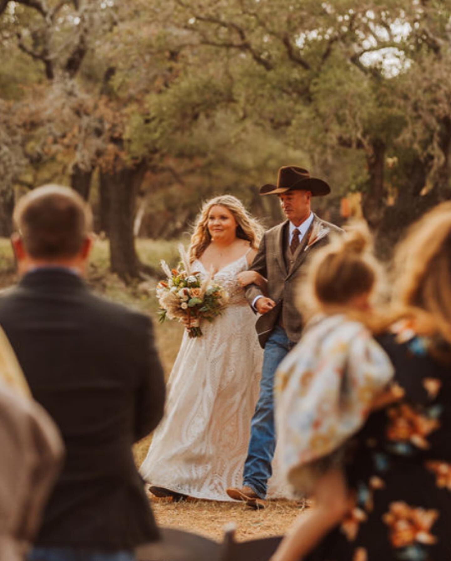 Giving away his girl - nothing will tug on Your heart strings more than a daddy who loves his girl and a man about to marry the love of his life. Brette and Justin&rsquo;s wedding had many beautiful moments, but when her dad fixed her dress for her a