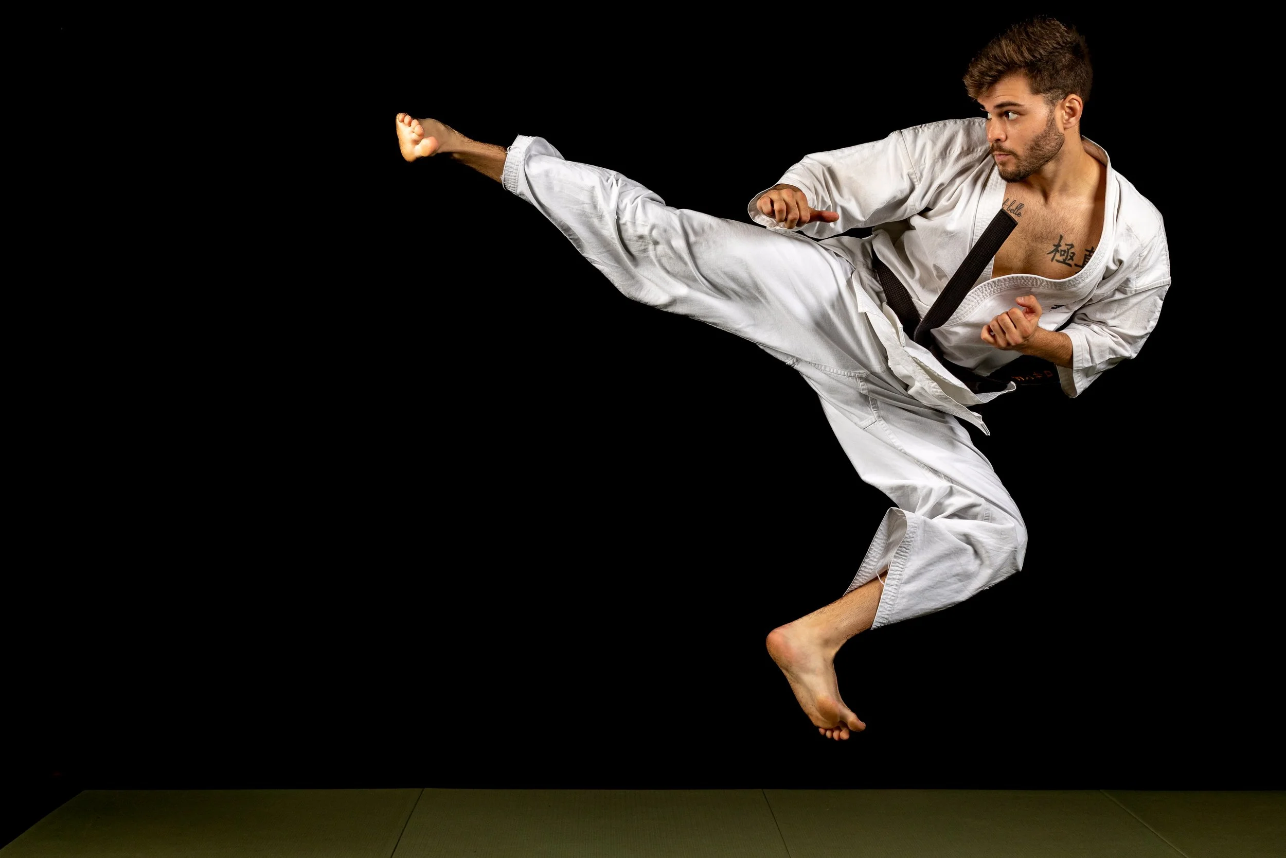 Kyokushin kick.jpg