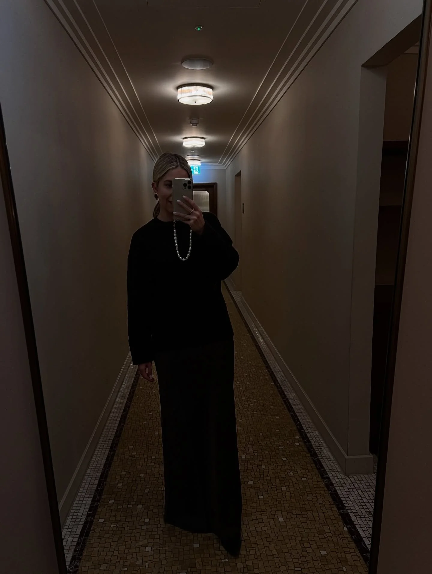 My Highlights From The Week 📸 

1) dinner at brighton beach house with my brother @jamesspicer3 🤎
2) starting wedding dress fittings 👰🏼 
3) hosting a panel discussion for @amaplatform 🎤 
4) delivering visualisations + meditations for @izzyutters