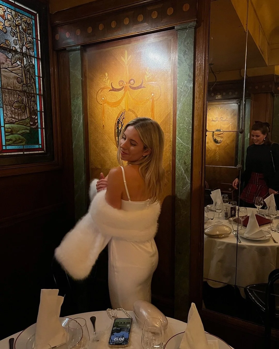 Une Nuit &Aacute; Paris - My Parisian Bachelorette 👰🏼💍&hearts;️

Thank you to my bridesmaids &amp; mum for creating the best 36 hours in Paris I could have ever asked for. 

#bride #paris #hen