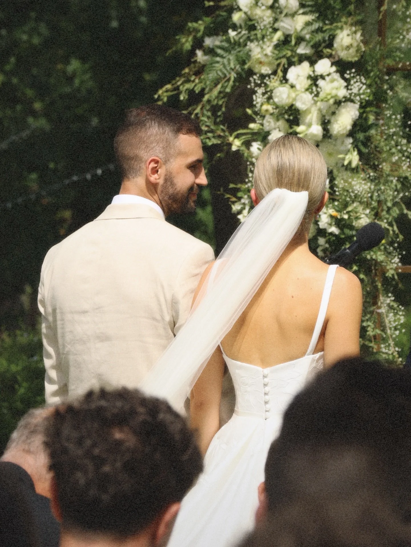 Behind The Scenes.
&amp; the best wedding decision I made.

My business lives online. Capturing moments is second nature to me. I knew a hard part of the wedding weekend would be not reaching for my phone 📱  
But I didn&rsquo;t want to manage conten