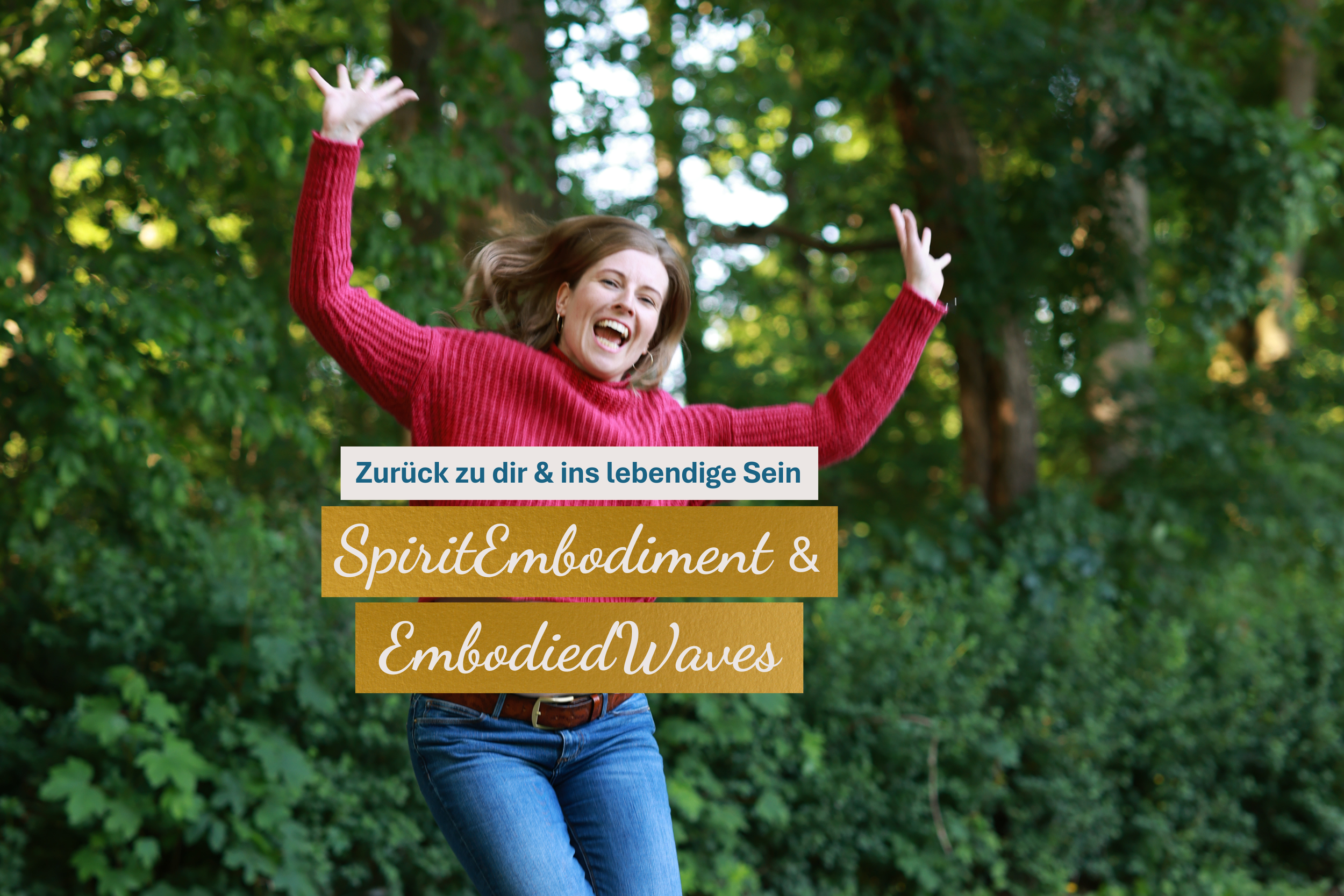 Ein Blütenkopf einer Pusteblume mit herausschwimmenden Samenkapseln vor einem blauen Himmel, darüber der Text 'ARAWA meets REIKI' in moderner Schrift.