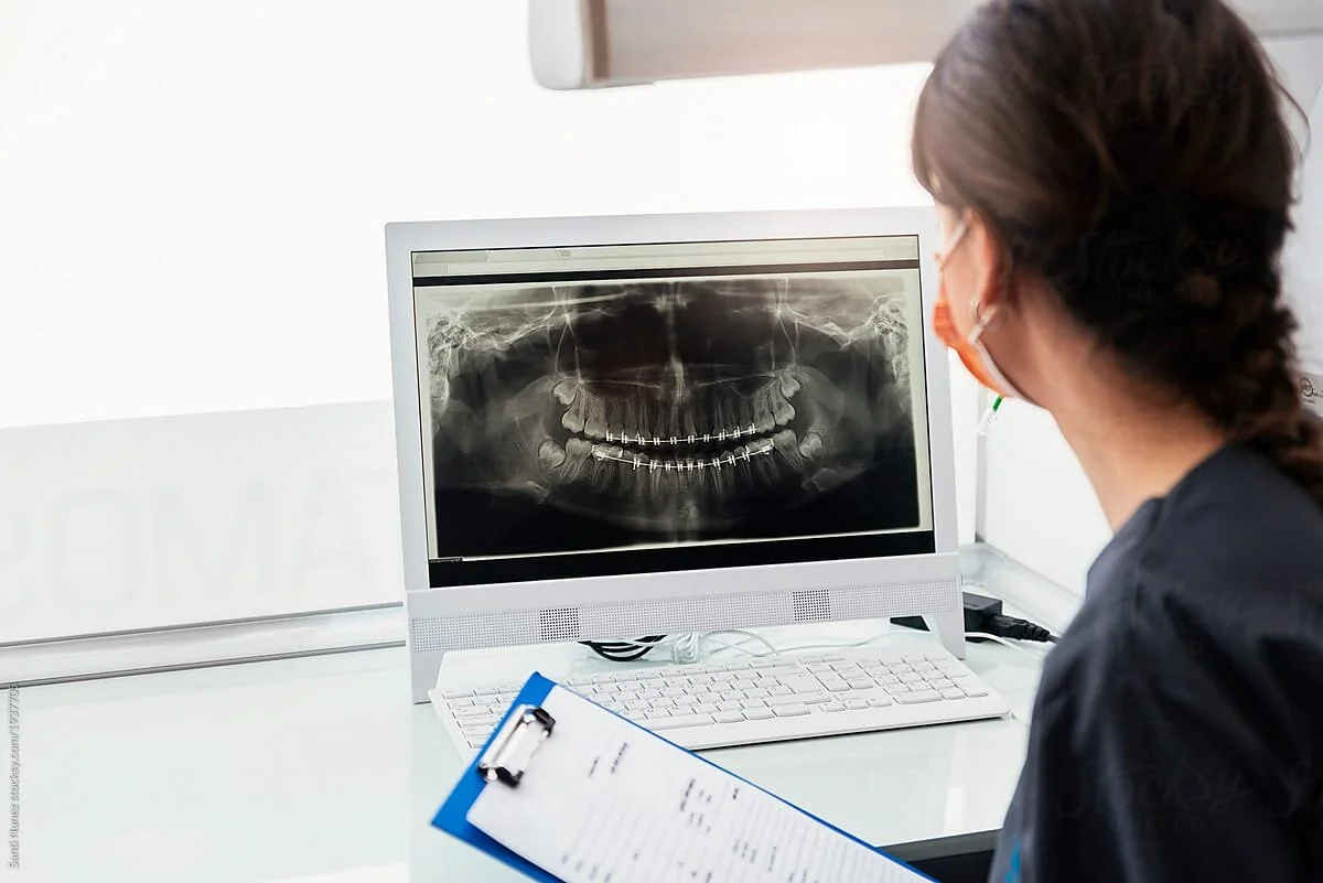 Stocksy_comp_1937705 (1).jpg