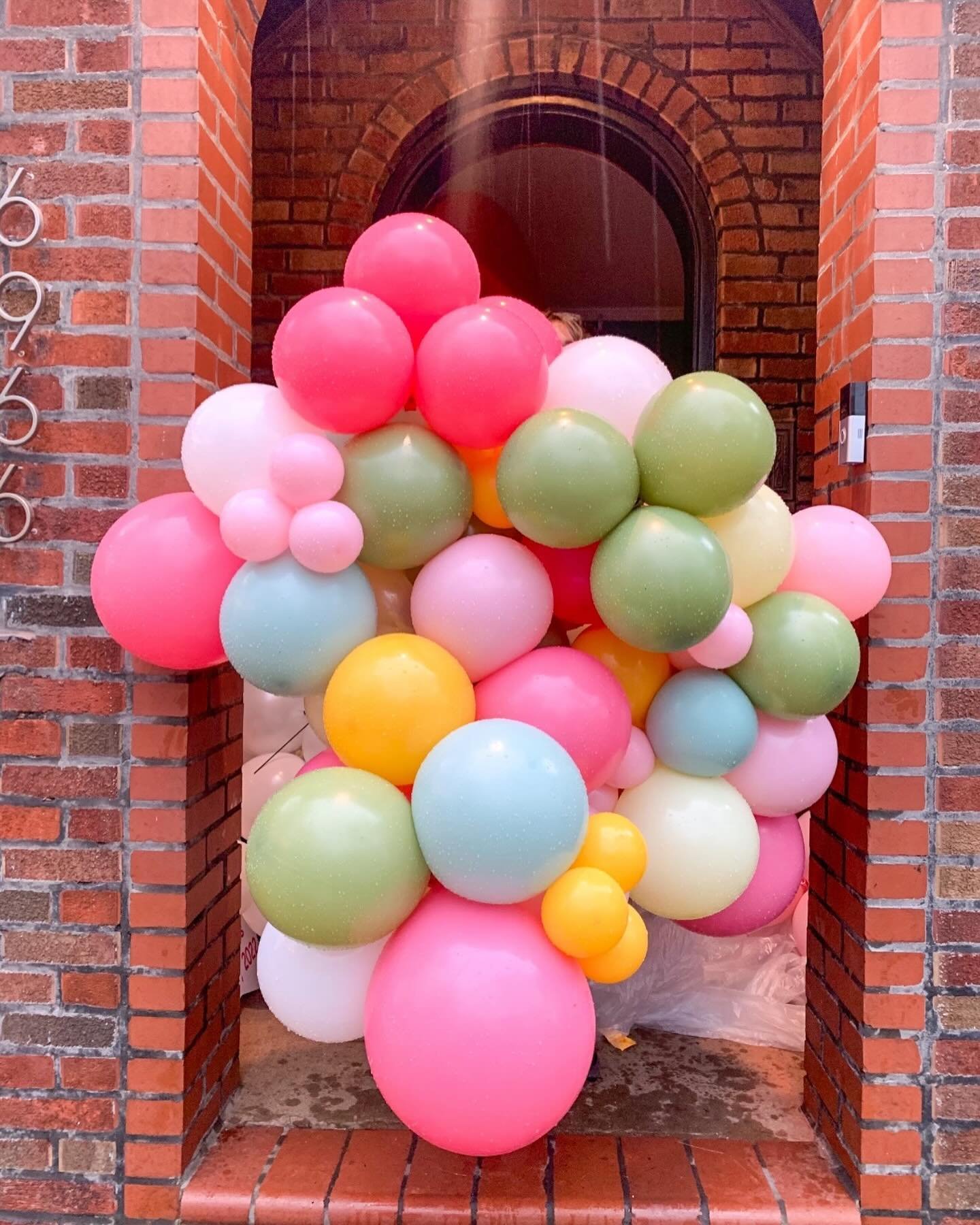 Our balloons can handle any weather - rain or shine! 

We&rsquo;ll make sure your day stays bright, no matter what&rsquo;s going on outside!☀️☔️
-
-
-
#balloondecor #balloondecorations #Stl #StLouisParties #StLouisEvents #partydecor #partyplanning #b