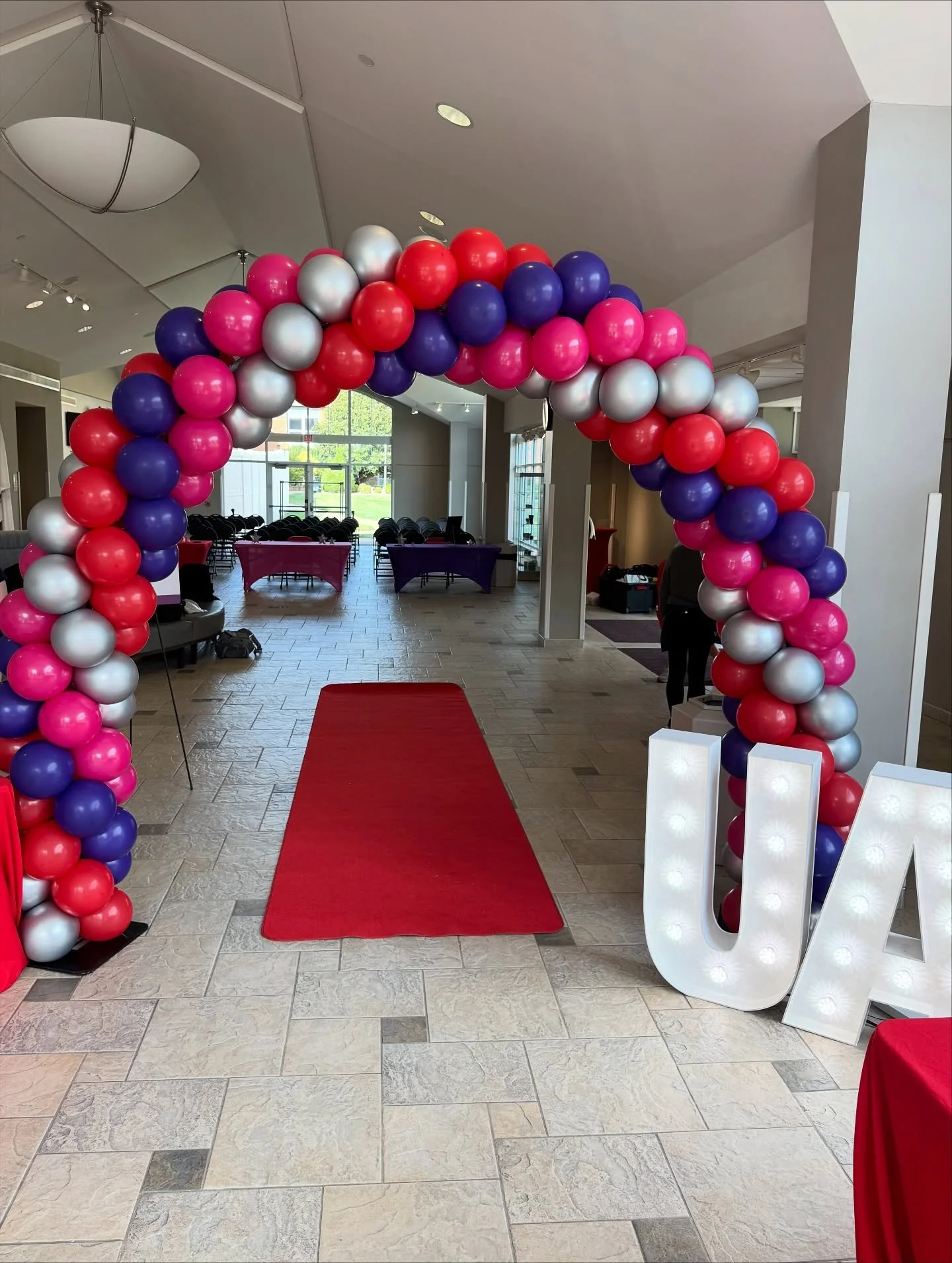 Bright balloons bringing the Bear spirit to life 🐻❤️🩷💜 We loved creating this colorful setup for Ursuline! #ursulinepride #schoolspirit #balloondecoration