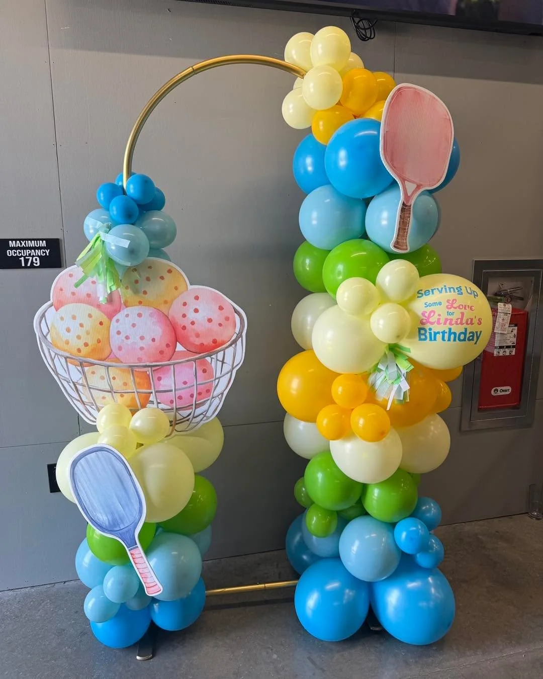 Our freestanding chiara arches are customized to suit your theme! From graduations to birthdays to showers, these are sure to make a statement at your event! 🎈 ✨