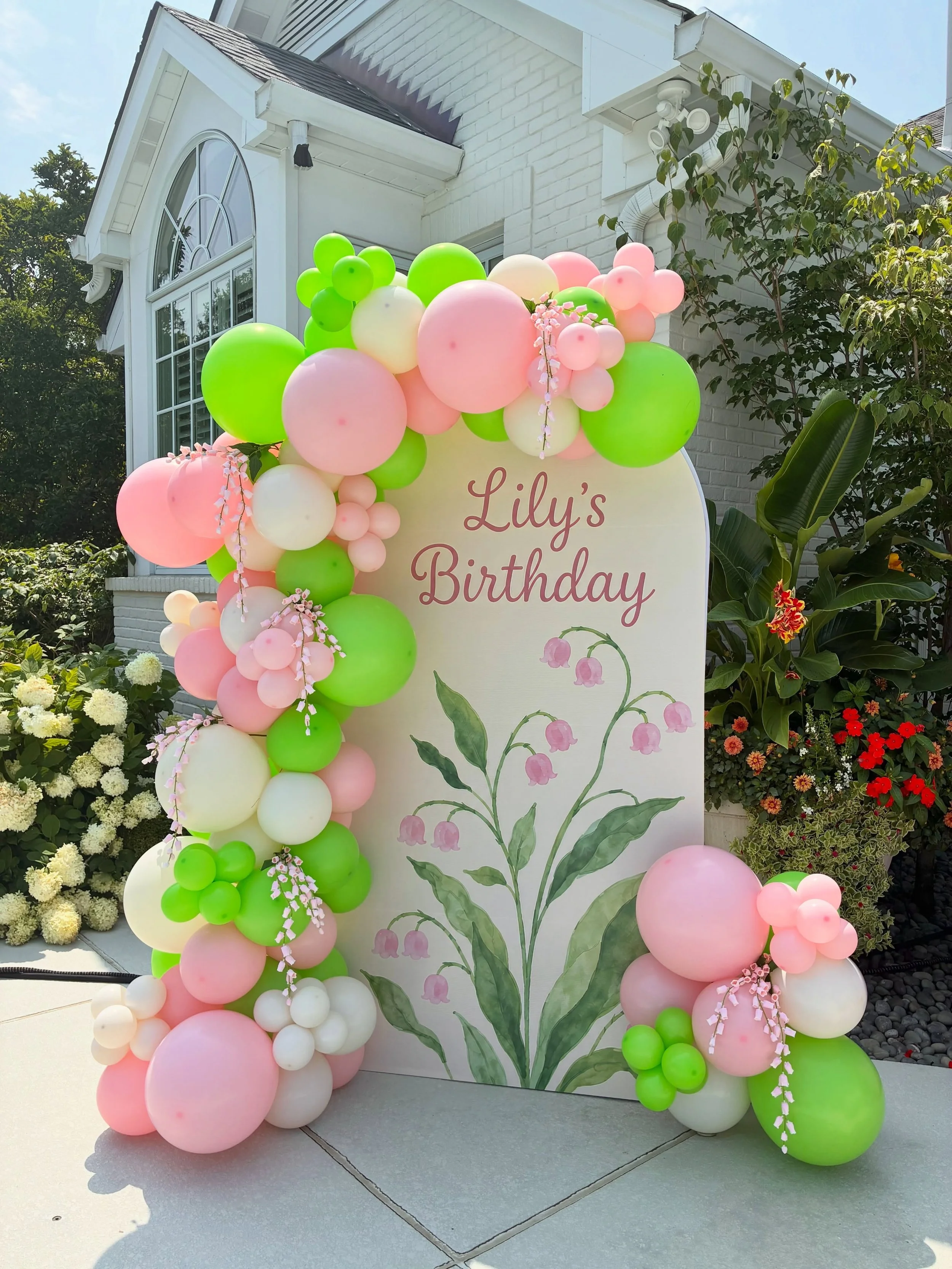 A whimsical birthday setup that bloomed to life for Lily&rsquo;s special day. We loved bringing this vision to life! 💗🌱🌸

#balloonartist #eventdecor #balloontheorystl #balloonsdecoration