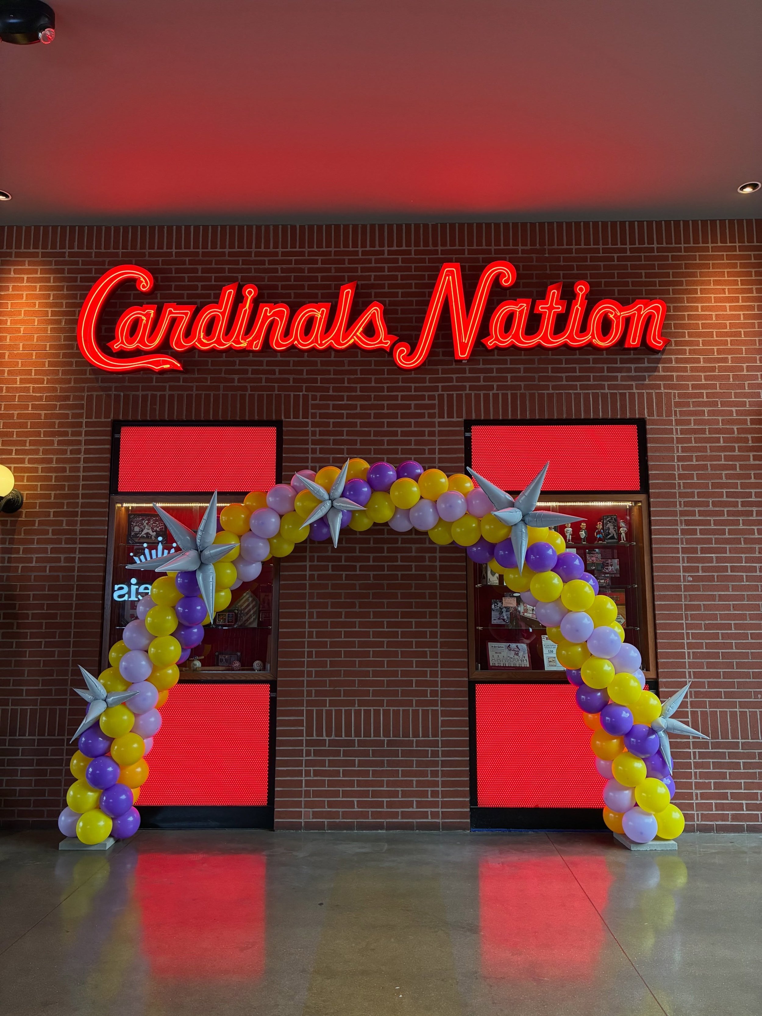 🫐Blueberry Lemonade🍋 BeatBox inspired arch for @djdiesel set this past weekend 🤩 @shaq @beatboxbeverages @cardinalsnation 

#balloontheory #cardnialsnation #beatbox #balloonart