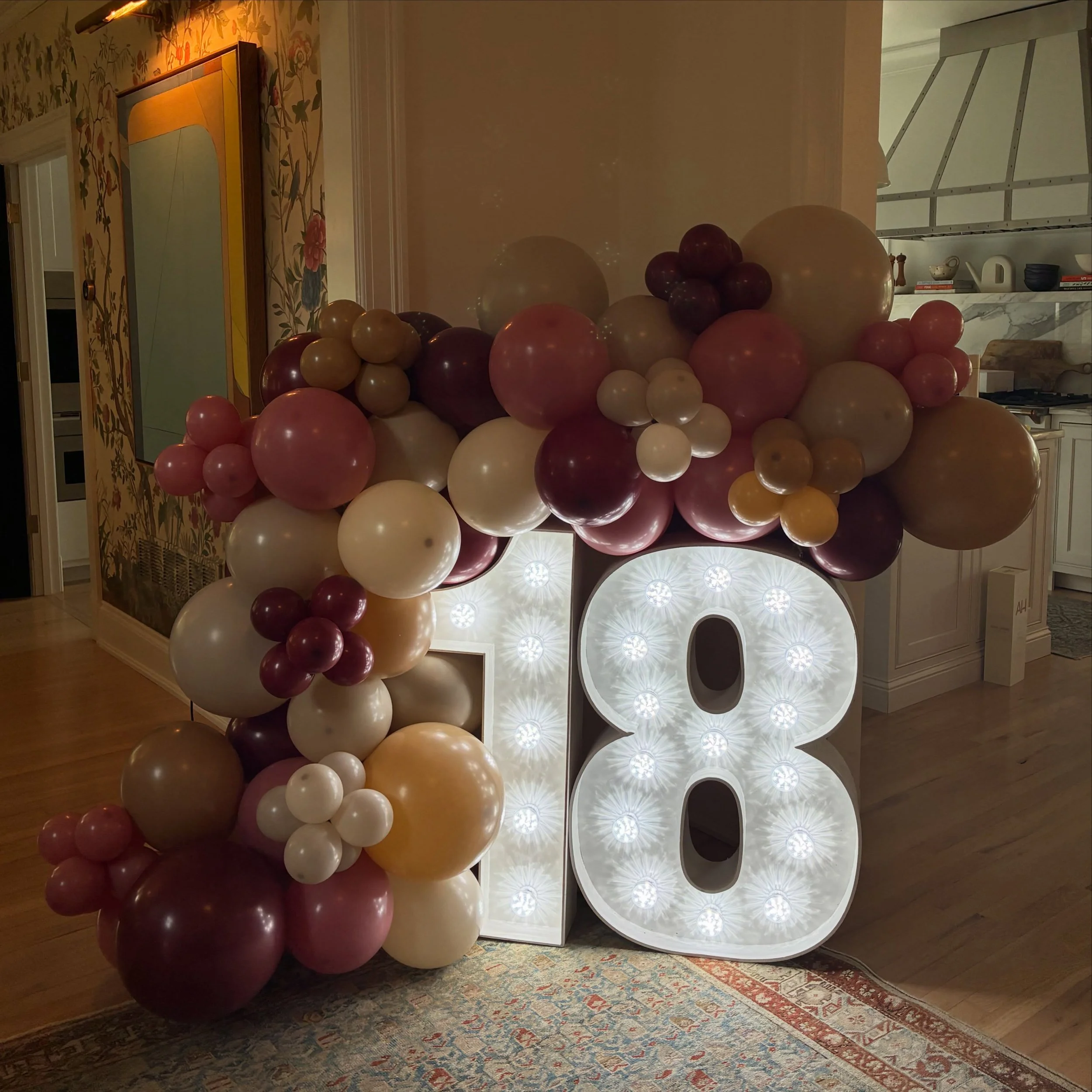 🍂September Jobs 🍂

As we start to finish up our busy season, we&rsquo;ve finally been able to look back at the work we&rsquo;ve done and share our favorites😁

#balloonartist #stlouisdecor #balloontheorystl #stlsmallbusiness