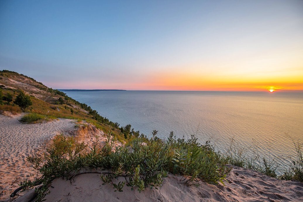 Dreaming of sitting on them Michigan dunes watching sunset. This weekend kicks off a crazyyyy busy work weekend for me! Photographing a beautiful nature maternity shoot, a wild beach music festival, and a bunch of carnival portraits all in the next 6