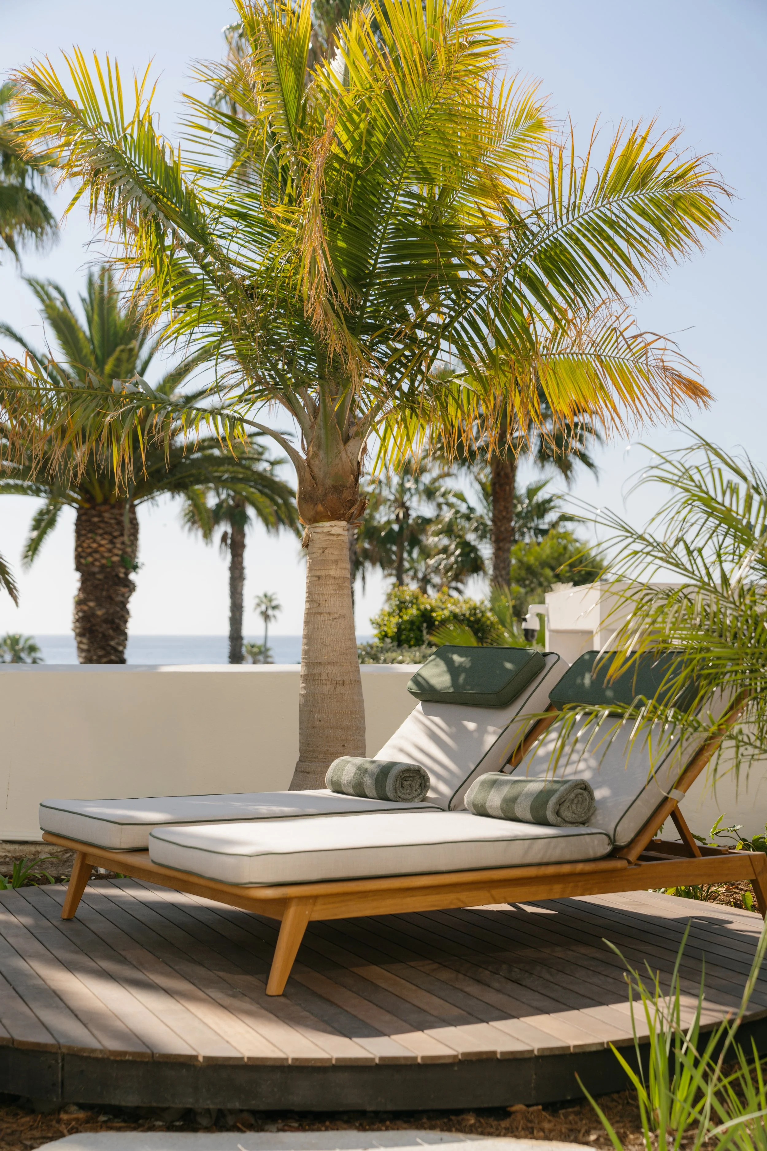 tinywow_The President Hotel - Poolside70_87584183.jpg