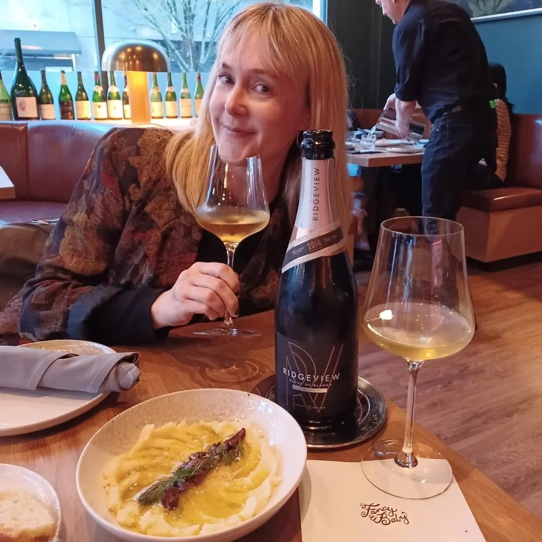 We are crushing on those bubbles from England! Seriously don't discount Sussex and Kent sparking wine. Between this Blanc de Blanc from @fancybabypdx and the 2018 @gusbourne_wine from Kent at The Gannet in Glasgow, we are impressed!  There is actuall