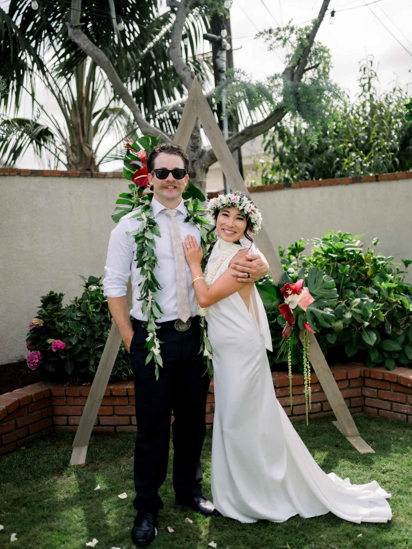 Happy May Day aka Lei Day!! I definitely need to share more of this intimate celebration but I loved every little detail of S + D&rsquo;s wedding. Can you believe they&rsquo;re high school sweeties?! I think they could still pass as seniors- maybe su