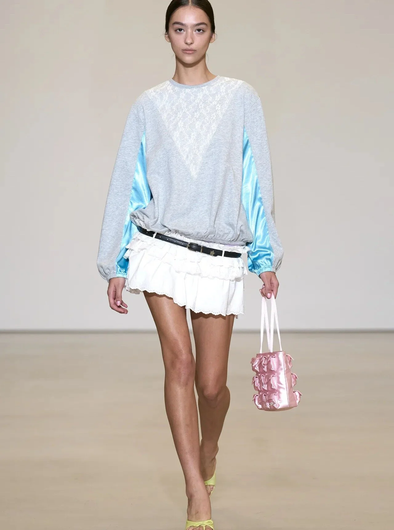 NYFW Sandy Liang SS27

Gorp meets doll. Tactical and utilitarian gear can be cute too! Pastel pink fanny packs, polk a dot windbreakers, and ruffles galore! 🎀

#SandyLiang #NYFW #FashionShow #FashionBrand #FashionConsulting