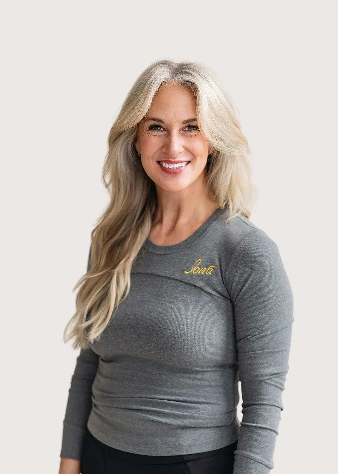 Wren-Long-Sleeve-Ribbed-Shirt_Gold-Script.webp