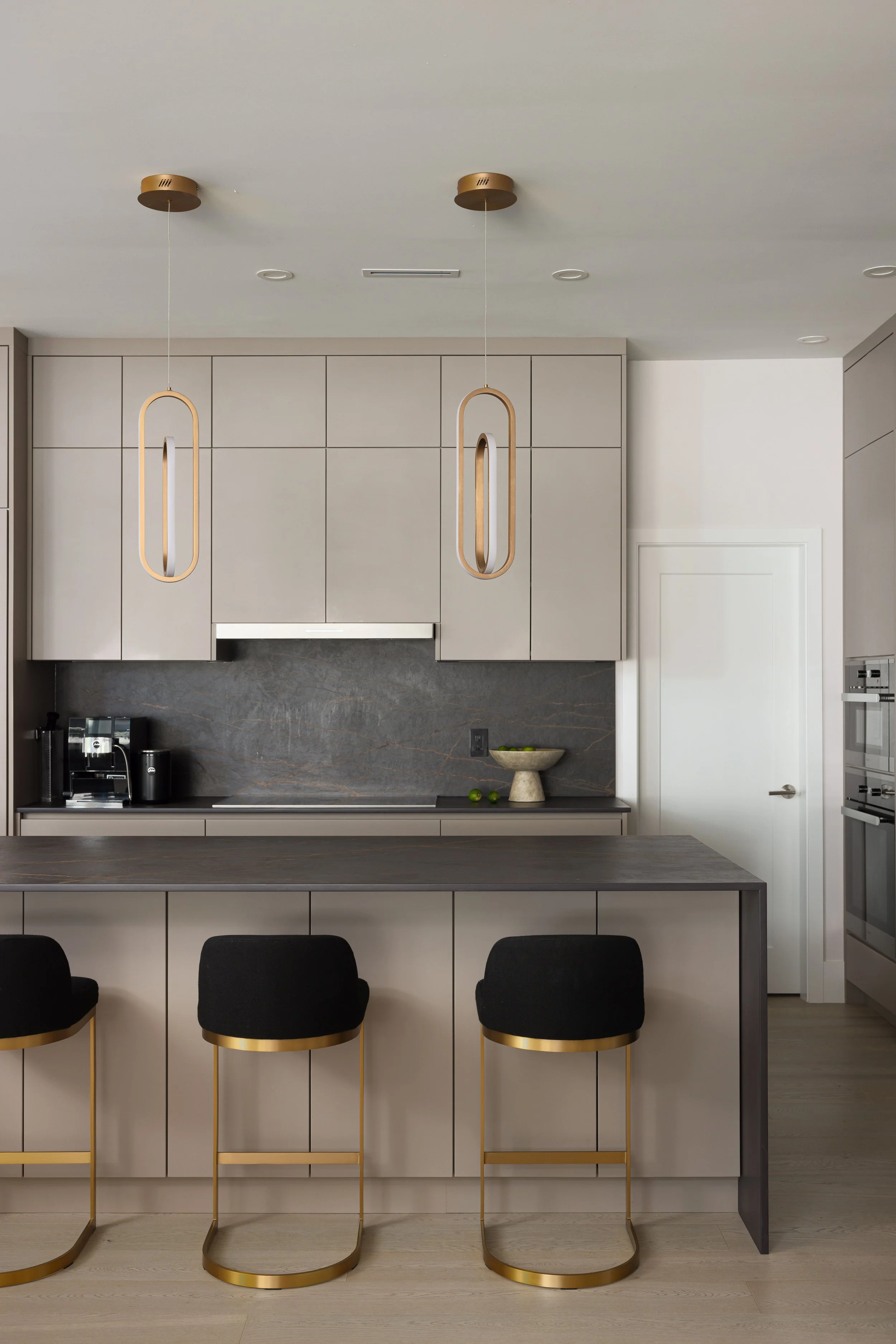 3480 Aintree Drive - Studio SM - 11.jpg