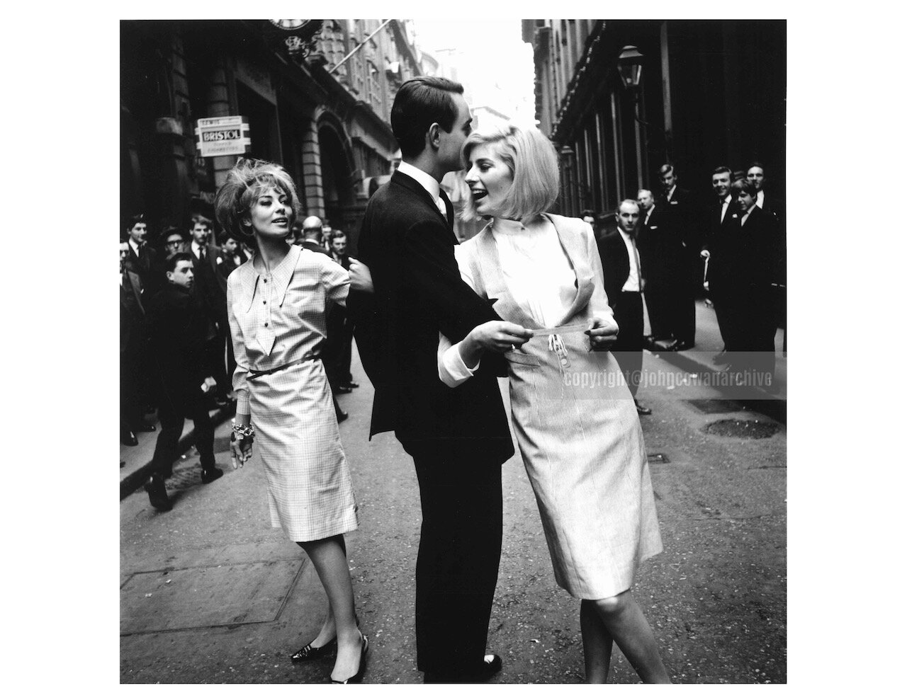 ‘Throw-Away Easy Elegance’