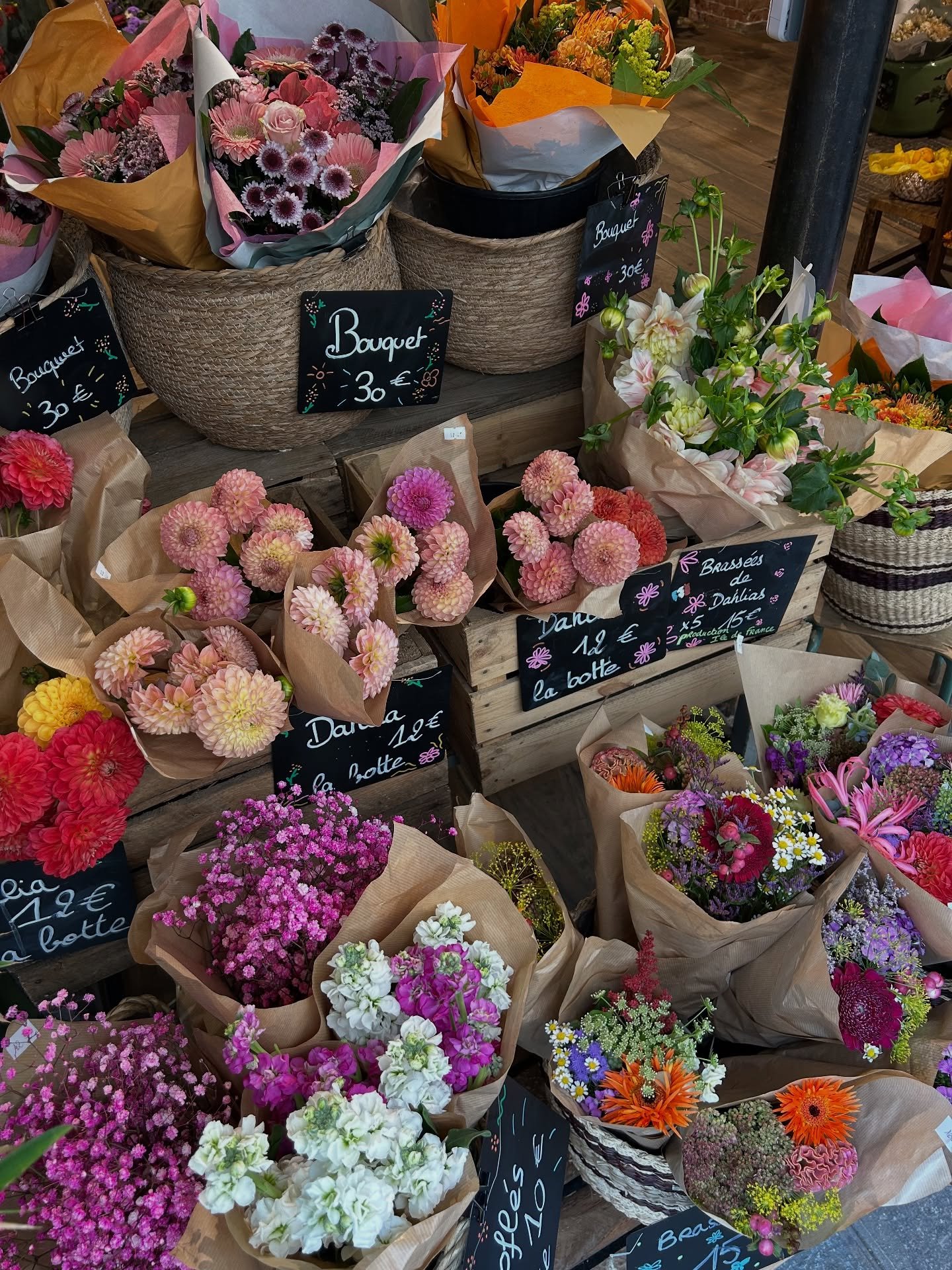 In and out of the studio recently
Stepping slowly into something new. 
Do what makes you feel good one step at a time.
And with love always.
N 🌸