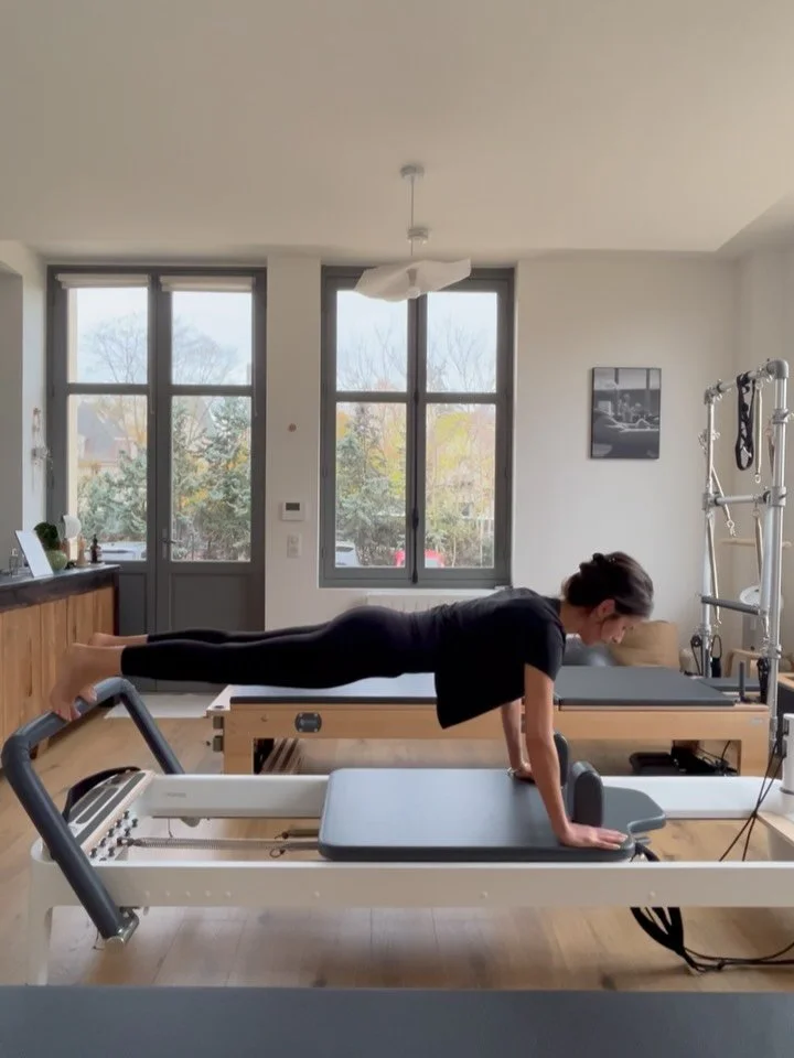 Construire sa stabilit&eacute; &eacute;tape par &eacute;tape.
Quelle joie de progresser sans se pr&eacute;cipiter et d&rsquo;appr&eacute;cier la force se construire durablement.
This is my #pilates journey. 
Et la v&ocirc;tre aussi 💞