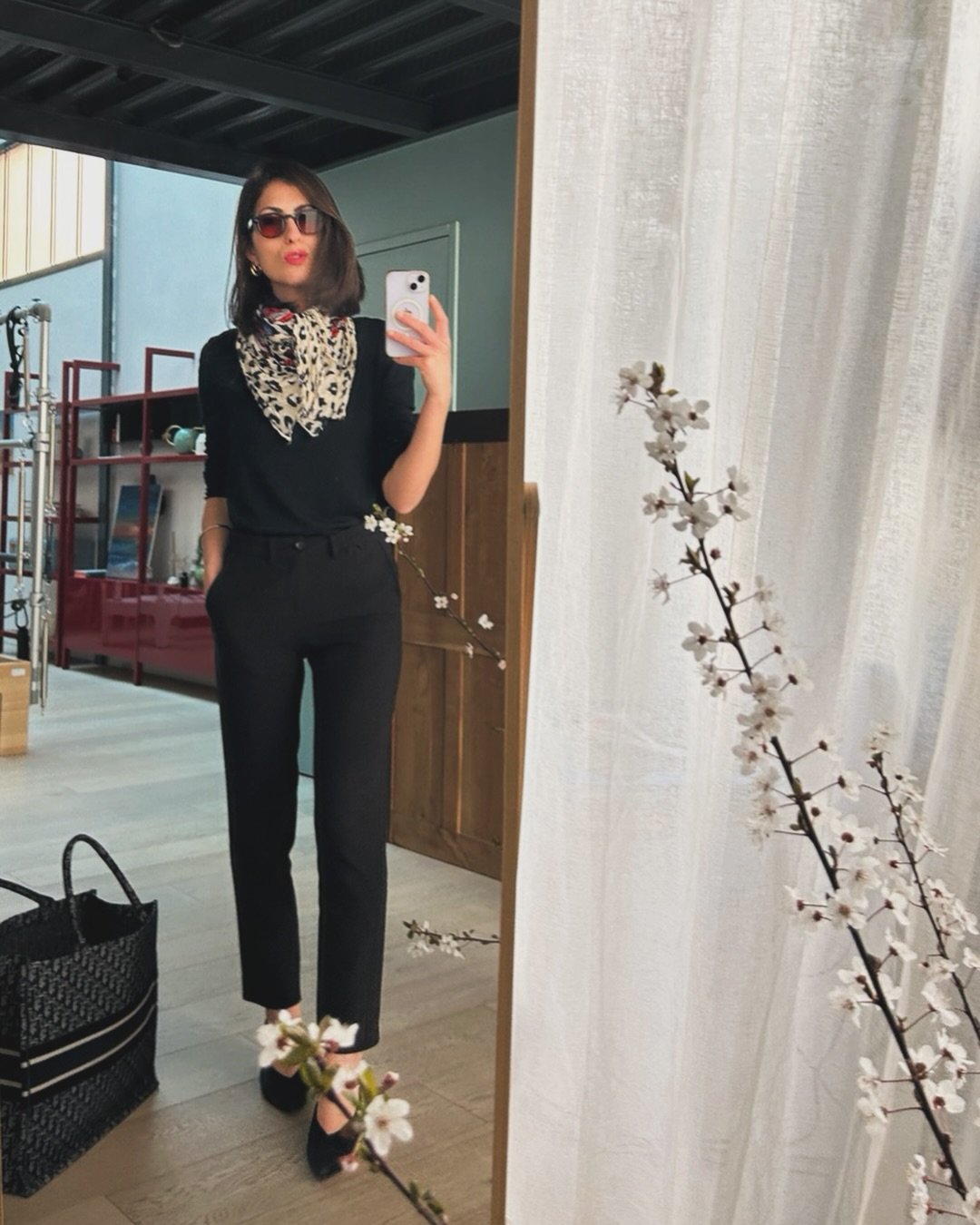 Le studio is blooming 🌸
We are looking forward to see you blossom here.