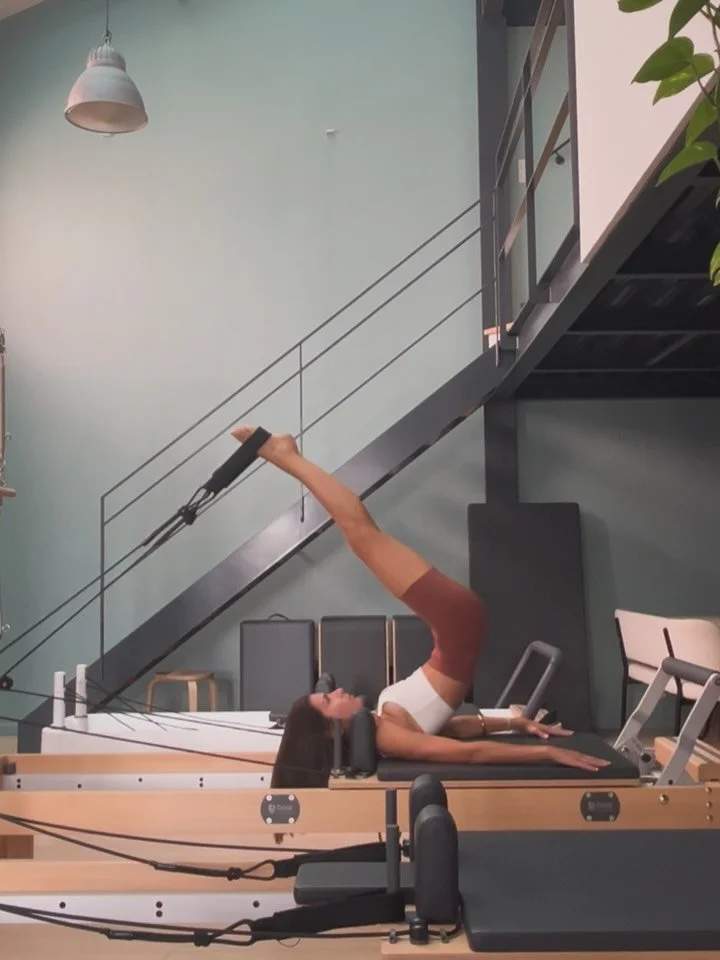Les portes du studio ouvrent tout en douceur (et en fra&icirc;cheur 🤞🏼). 
Je vous invite &agrave; nous retrouver d&egrave;s mercredi - les machines brillent, les souvenirs de vacances fleurissent les murs et l&rsquo;&eacute;nergie de nos professeur