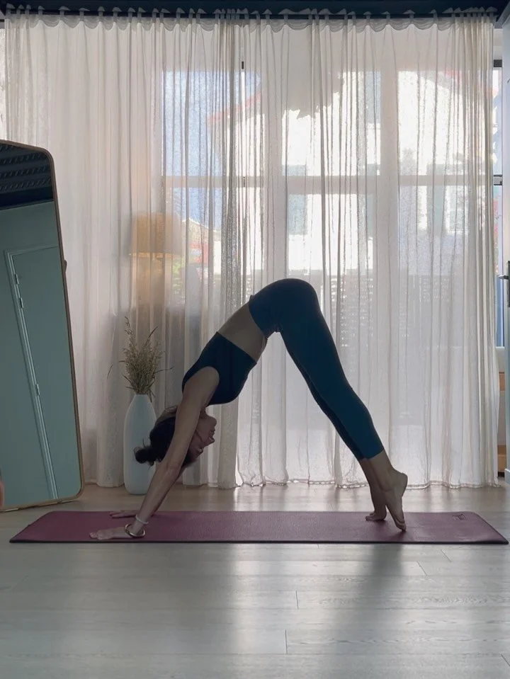 Mad about the cat 😻

Spinal articulation takes center stage a the studio. 
When in doubt, just do like the cats do. 

See you on the mat. 
With love and purr x