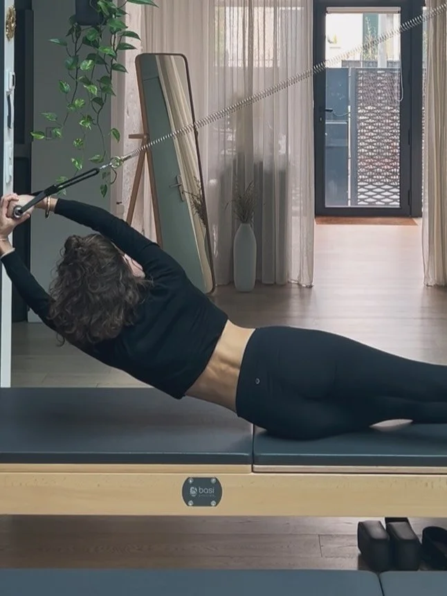 Monday training session : a time to focus and to get creative 
Finding my feet in these new challenging exercices so you can practice parts of it or all of it during your next Tower Power class or in private sessions. 
See you in class x 

#pilates