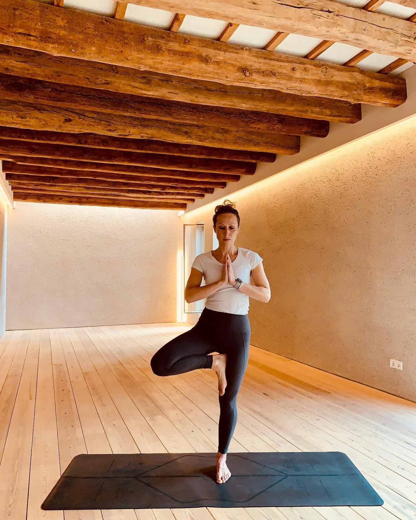 Happy International Yoga Day 🧘🏼&zwj;♀️ - my daily practice is a non-negotiable in my life , my body craves it on a physical and mental level&hellip;.. one of my all time favourite things to do 💛 #internationalyogaday