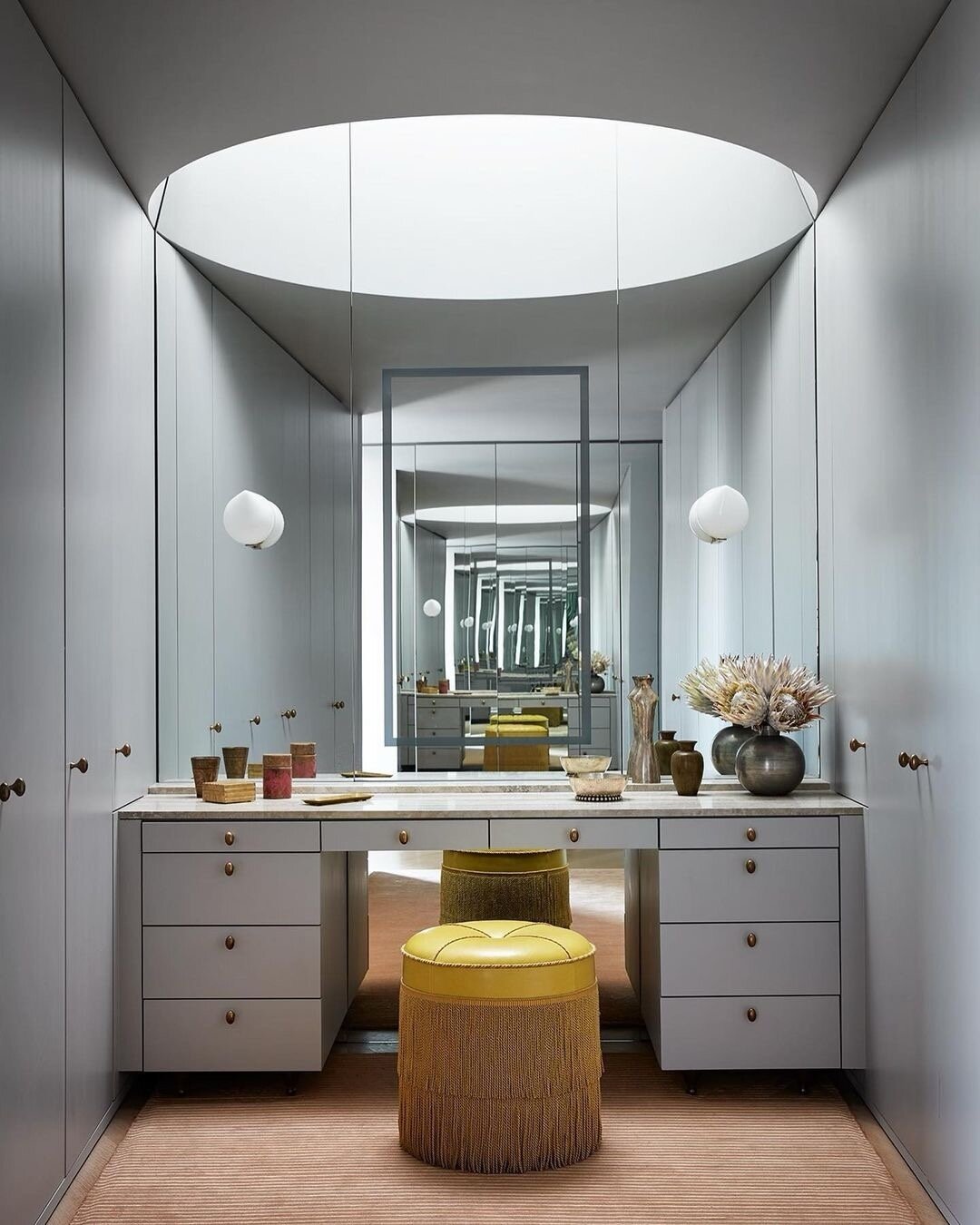 This vanity, in this Amalfi residence closet space, as designed by architect @johnstonmarklee is as dreamy as they get 💭💭💭