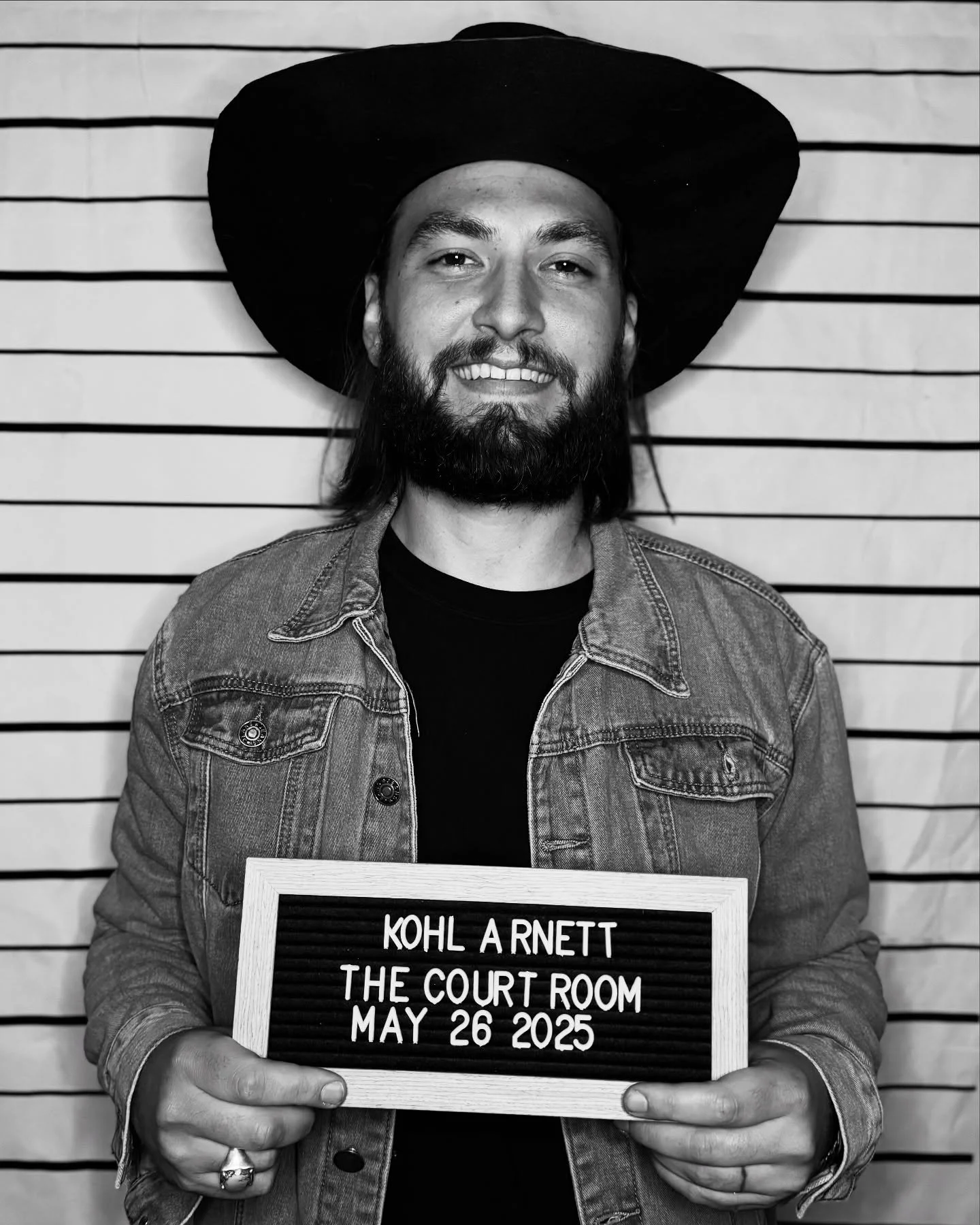 KOHL ARNETT

Arraignment : 05/26/2025 7PM

Kohl Arnett is a songwriter from Madisonville, Kentucky, blending the roots of Americana, folk, and country into every song he writes. When he&rsquo;s not performing, he&rsquo;s in the classroom teaching art