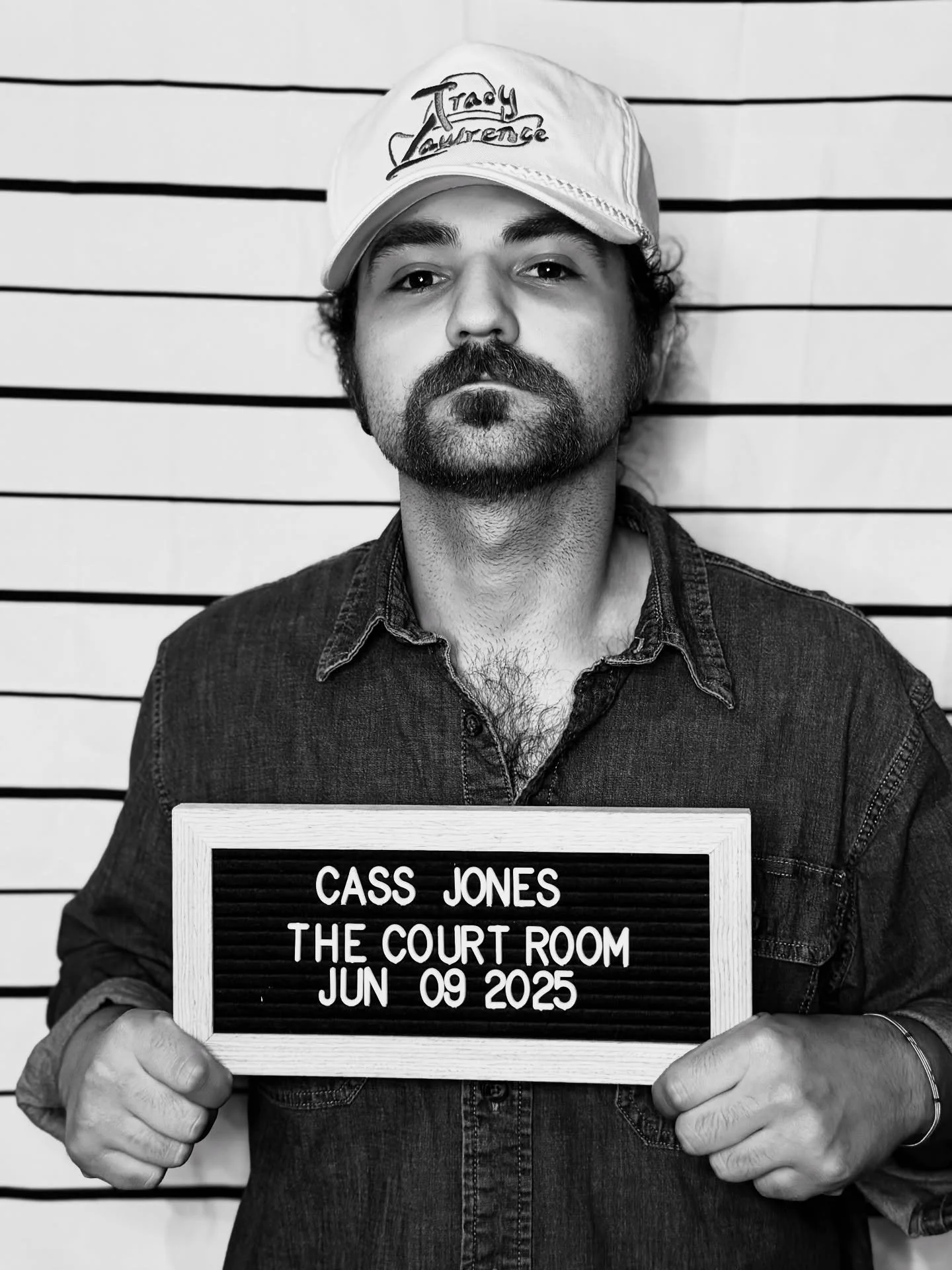 CASS JONES

Arraignment : 06/09/2025 8PM

Cass Jones is a Nashville-based singer-songwriter known for his gritty Americana sound and sharp storytelling. With tracks like &ldquo;The Wagon&rdquo; (feat. Wes Shipp) and &ldquo;From The Inside Out,&rdquo;