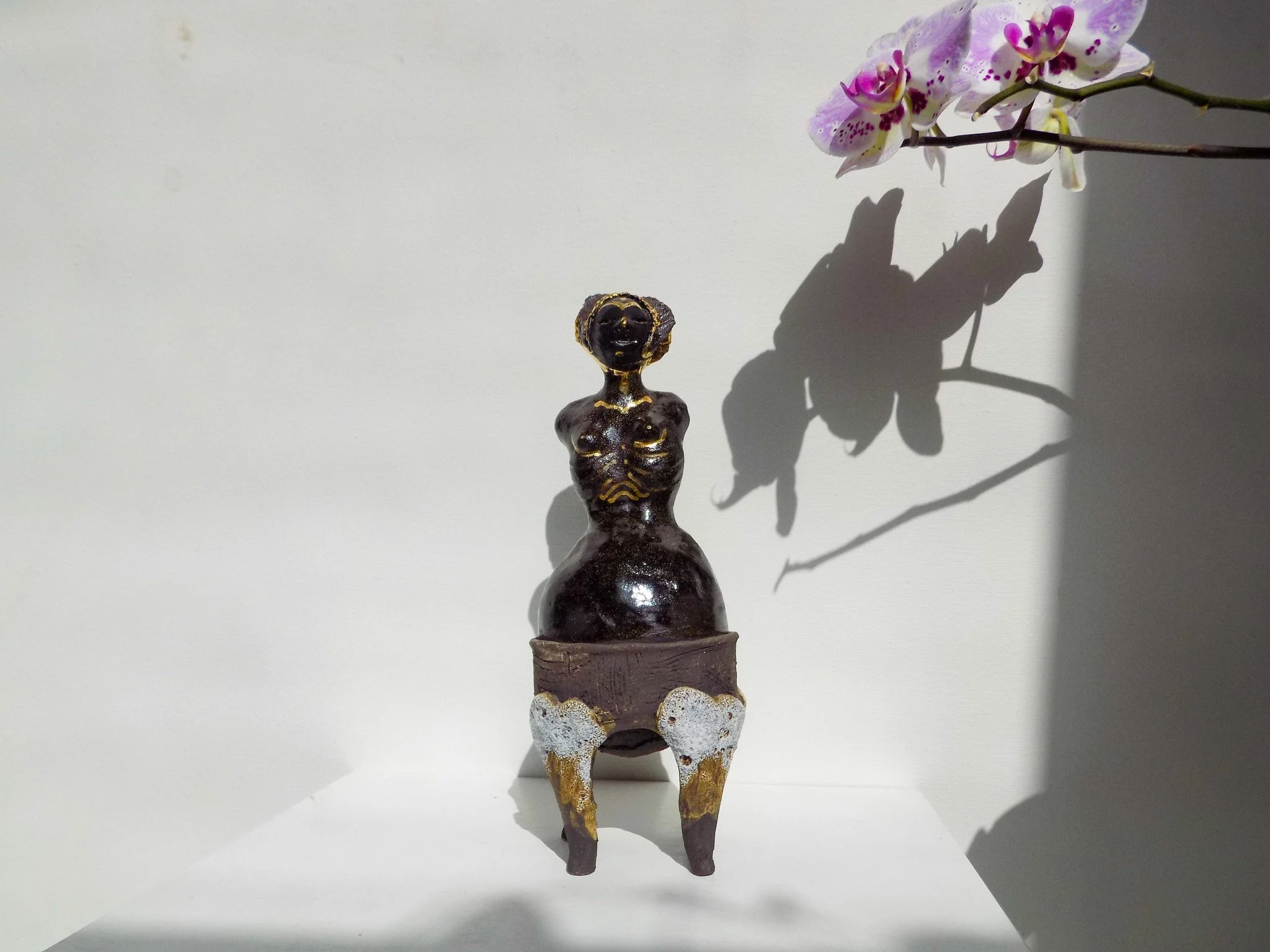 Black Queen of Hearts Figure (with compartment)