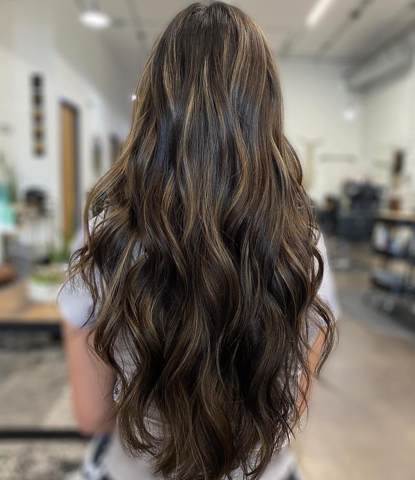 From all over dark color to blendy balayage dream hair 💁🏻&zwj;♀️🖤
Cut and color by @a.buller.beauty