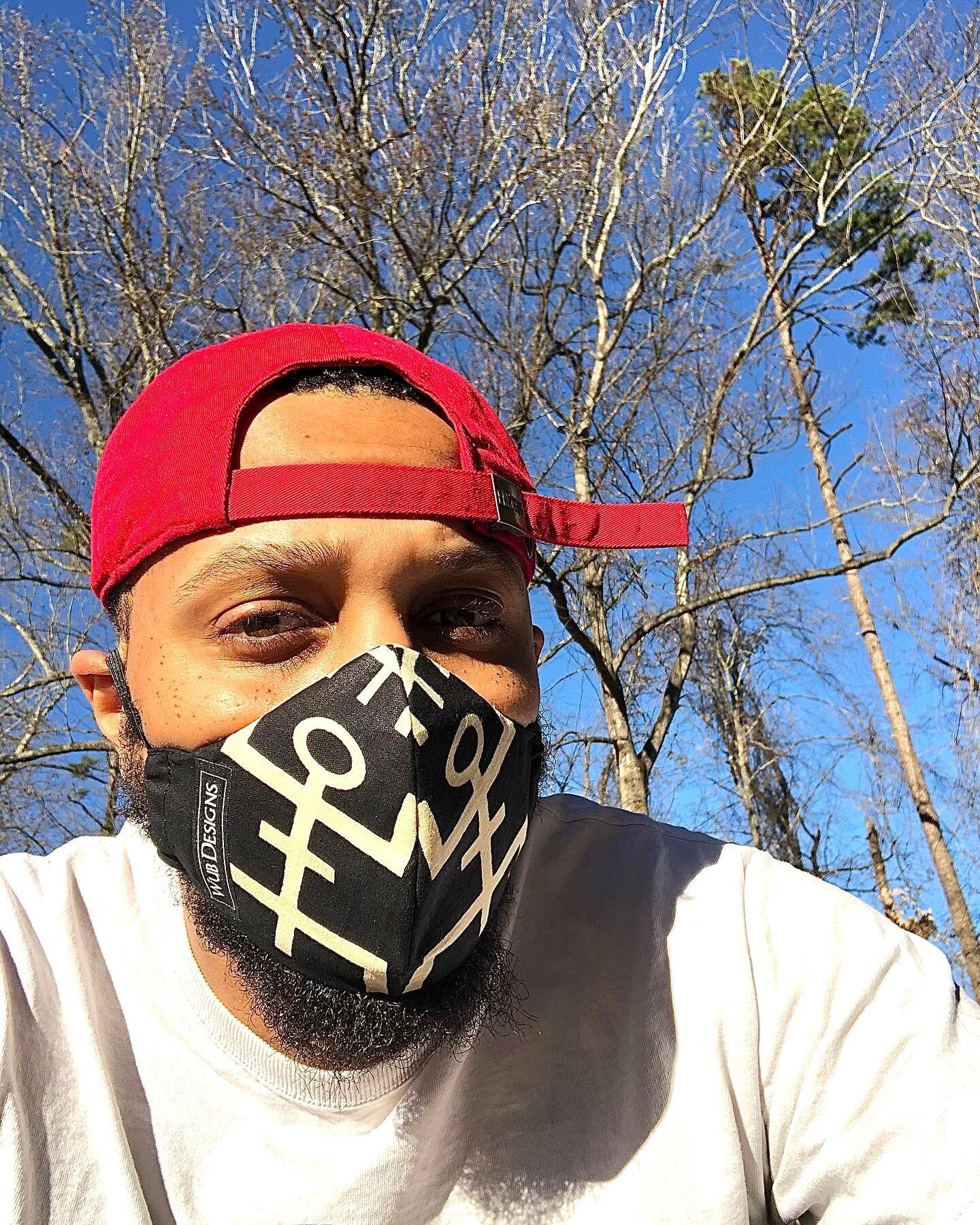 ✨Style with protection guaranteed!✨
.
.
@mr_williams21 enjoying the sun while protecting with the Ebony mask. 😷 
.
.
With built-in filter that provides 5-layer protection, you can have a peace of mind knowing you&rsquo;re covered. Cop one of Wub Des