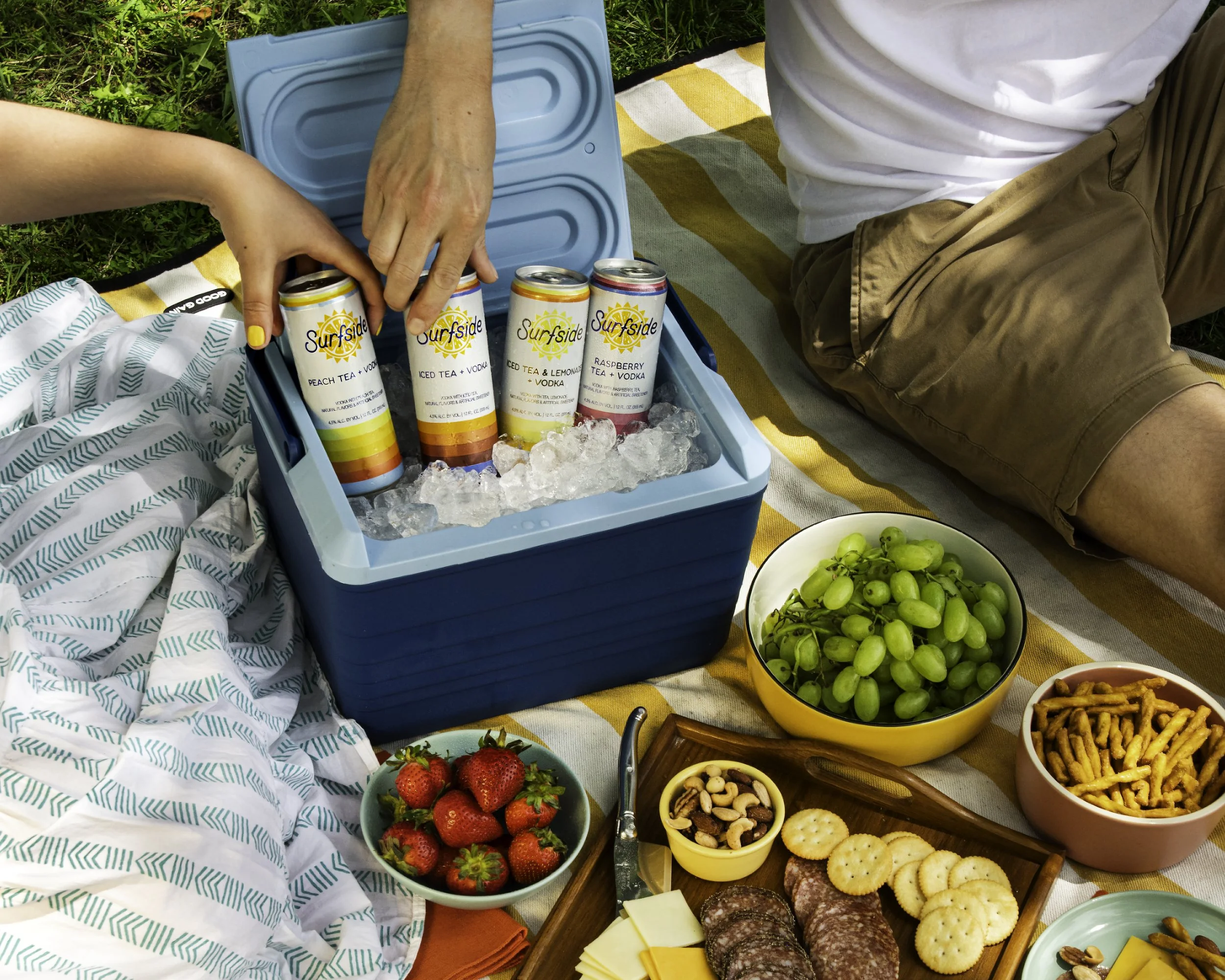 stateside_surfside_varietypack_lifestyle_01.jpg