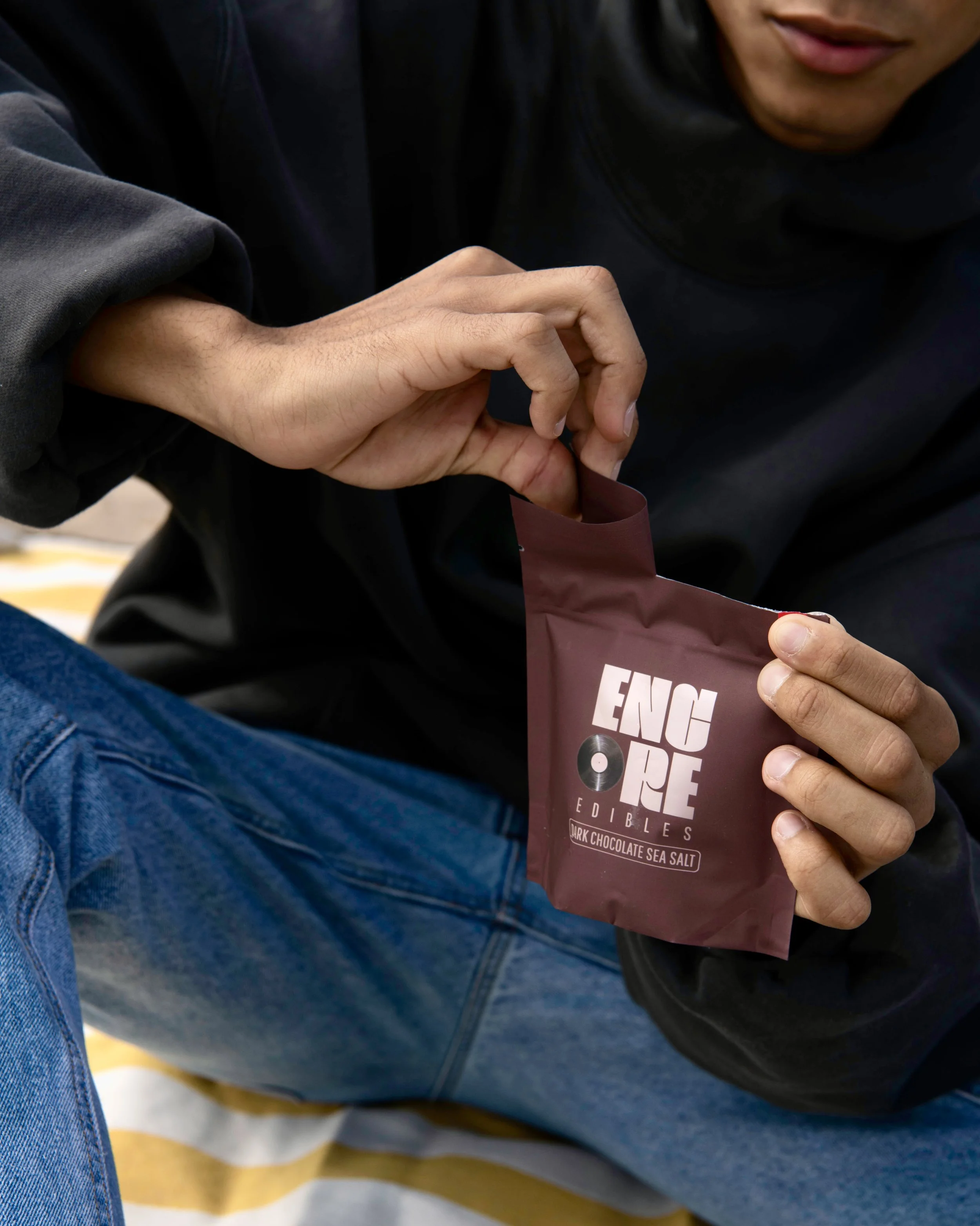 2022_encore_chocolates_lifestyle_02 2.jpg
