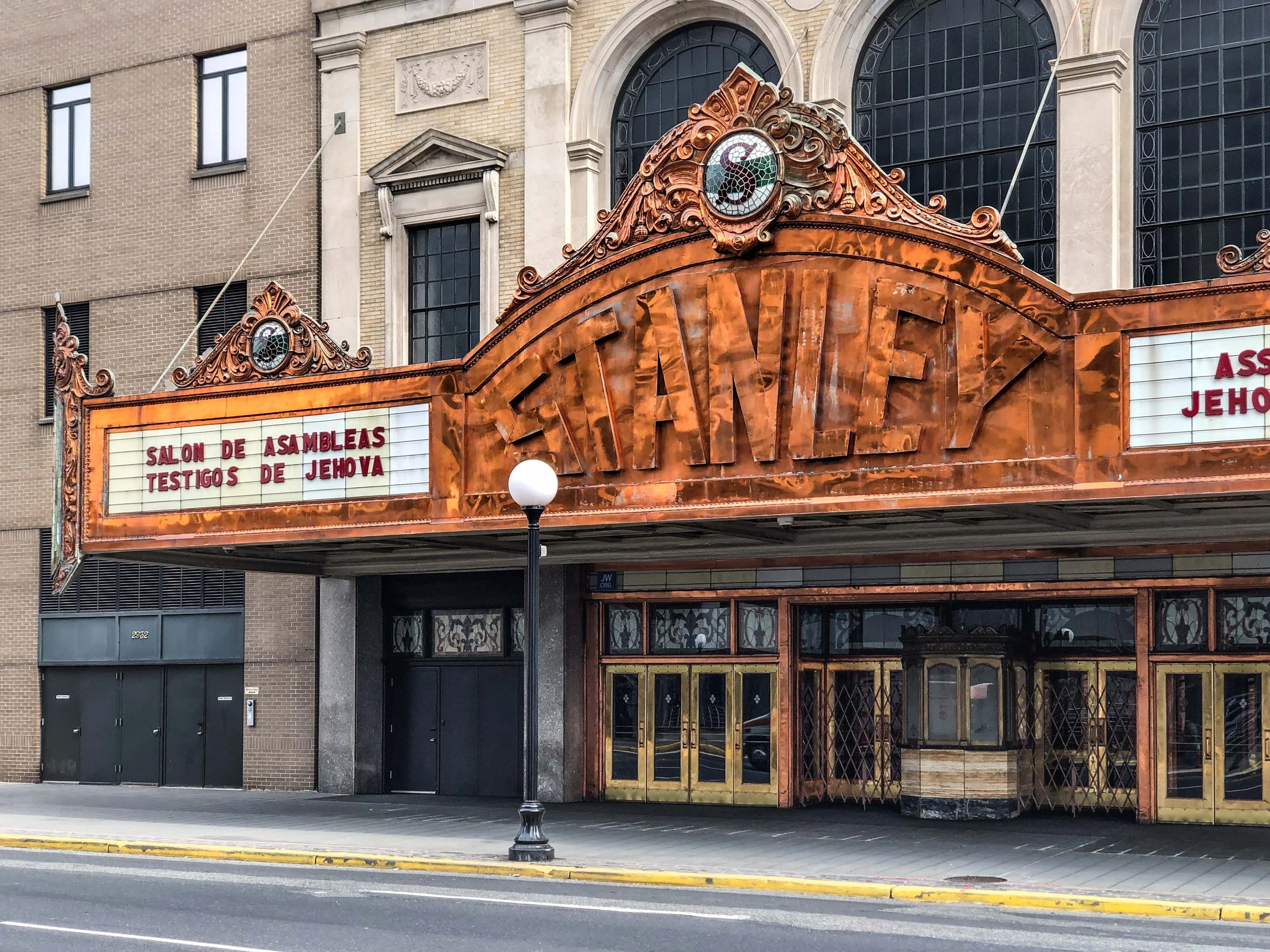 Why Local Photographers Often Create Better Urban Landscape Photos