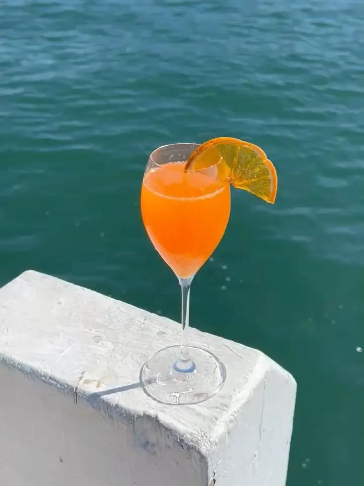 The sun&rsquo;s back, the vibes are high and Aperol Mimosas are on!&nbsp;🧡🍹 

Aperol, Prosecco and orange juice.

 $18 this week only.