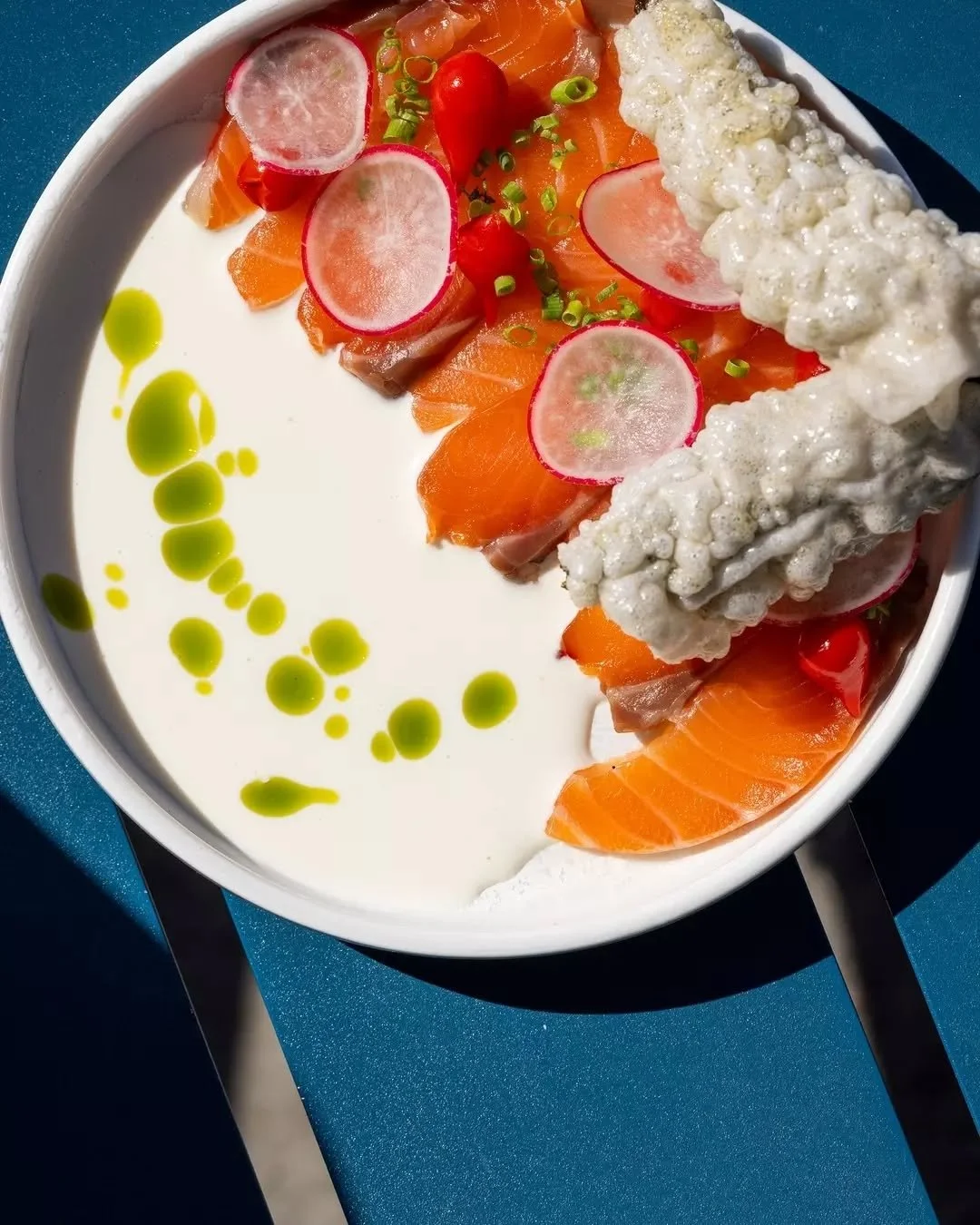 A summer favourite ❤️ 

Cured salmon with horseradish yoghurt, sweet bell pepper, radish, lime oil and a seaweed crisp.